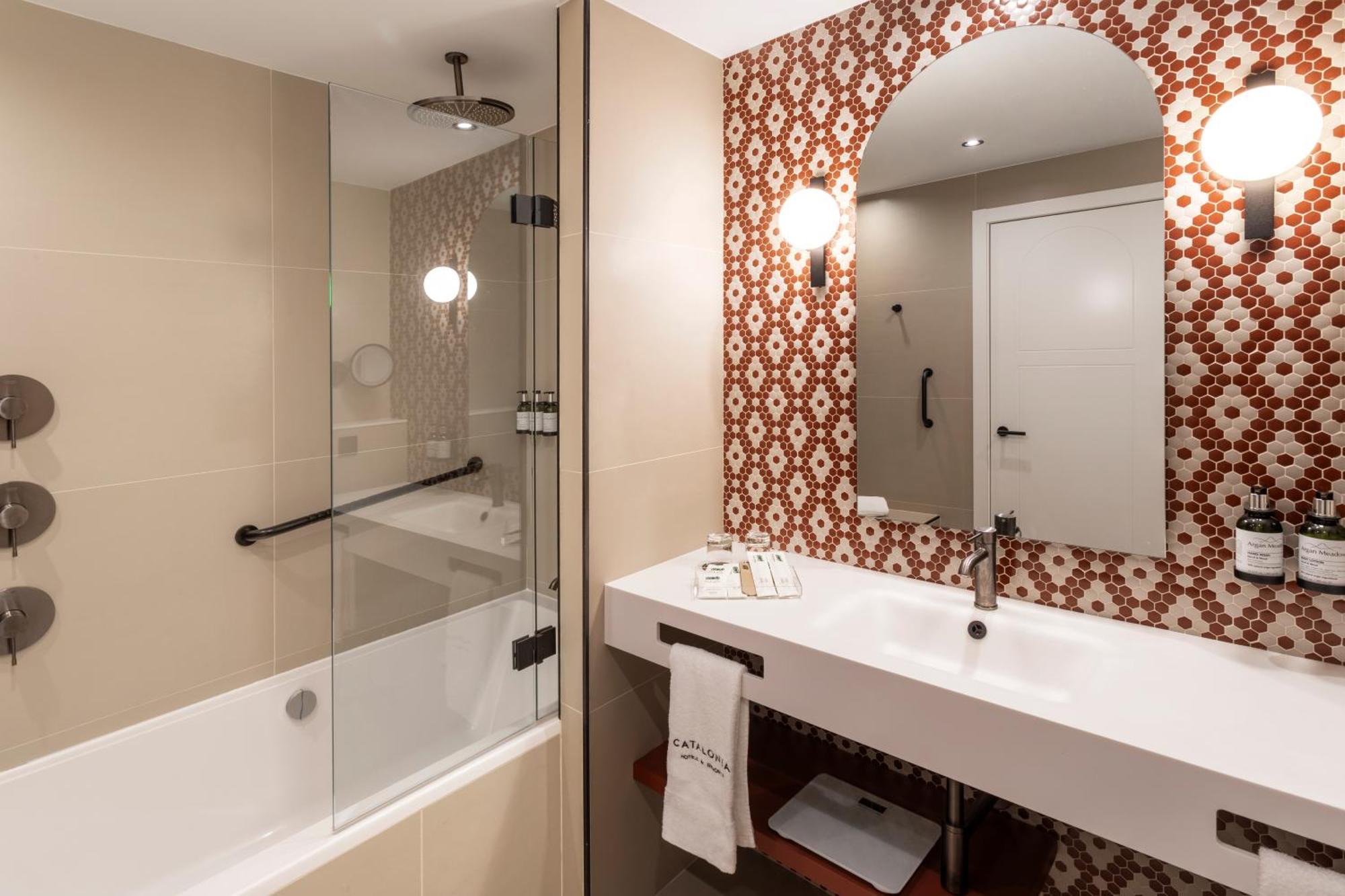 Double Room,1677171219:JPEG