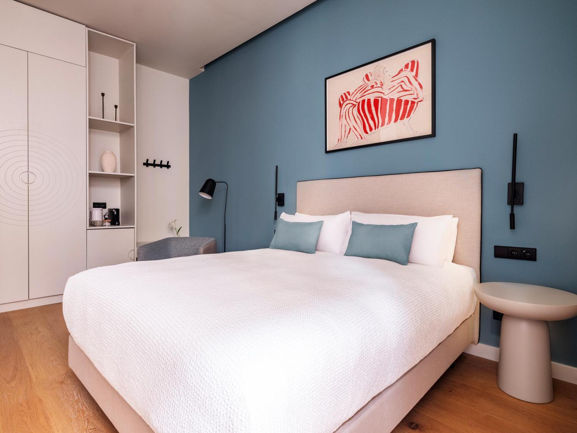 Medium Room
