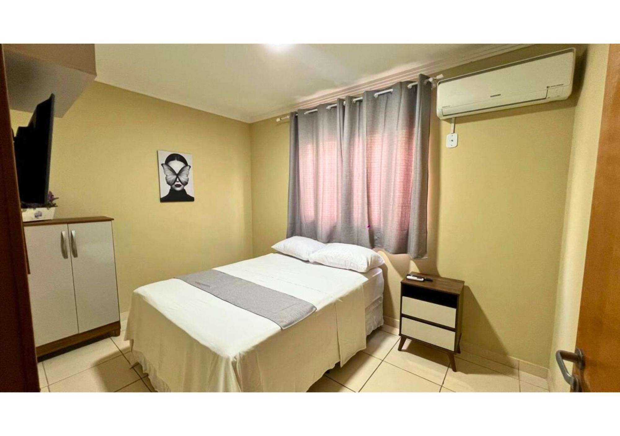 Quarto com Cama de Casal ou 2 de Solteiro
