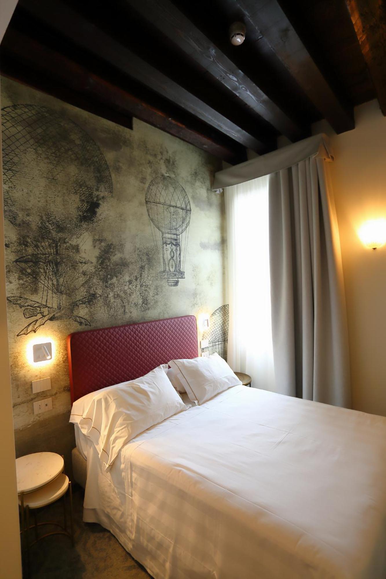 Small Double Room Queen Bed Partial Grand Canal View,1677854592:JPEG