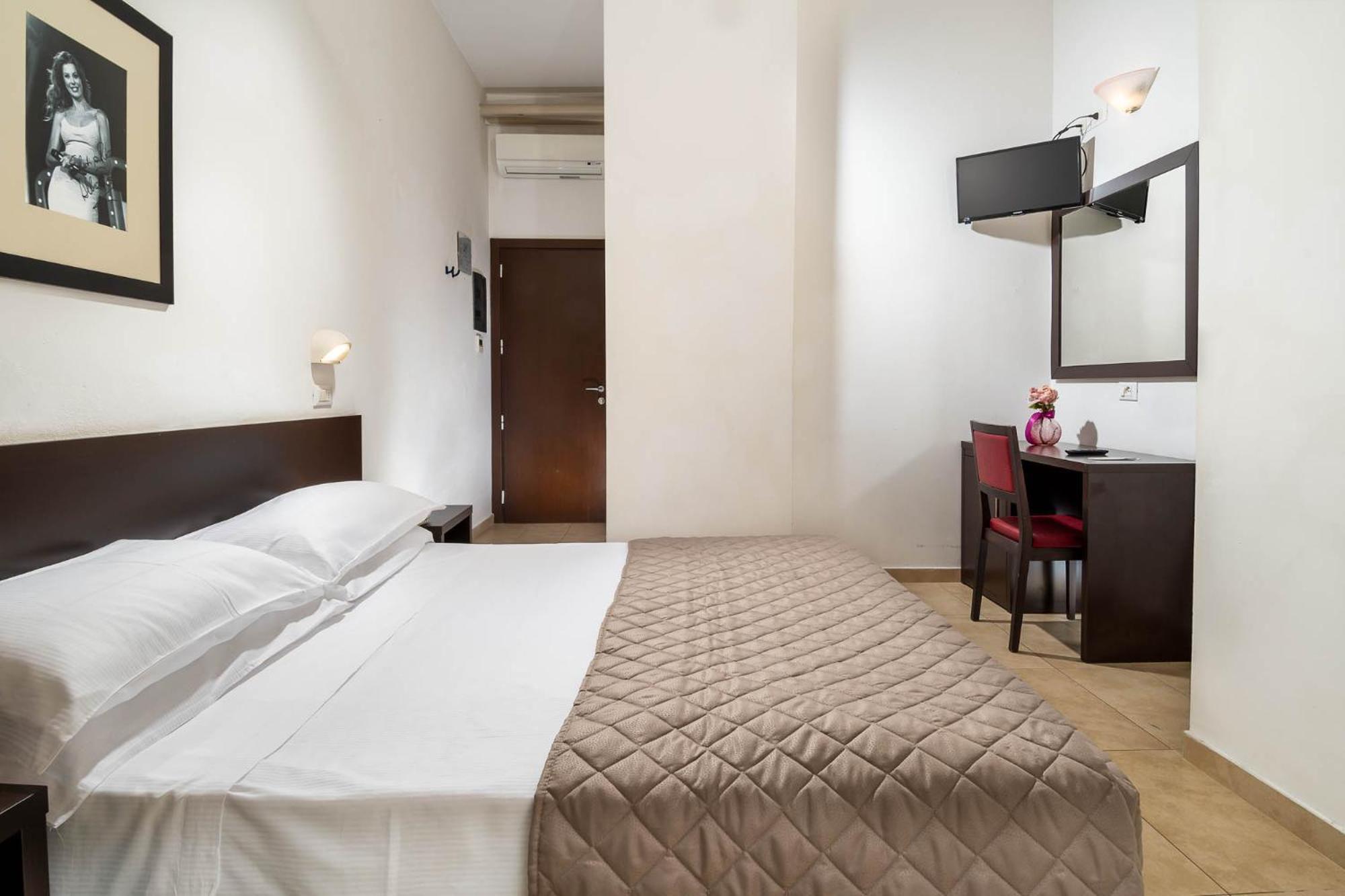 Deluxe Double or Twin Room Pool View