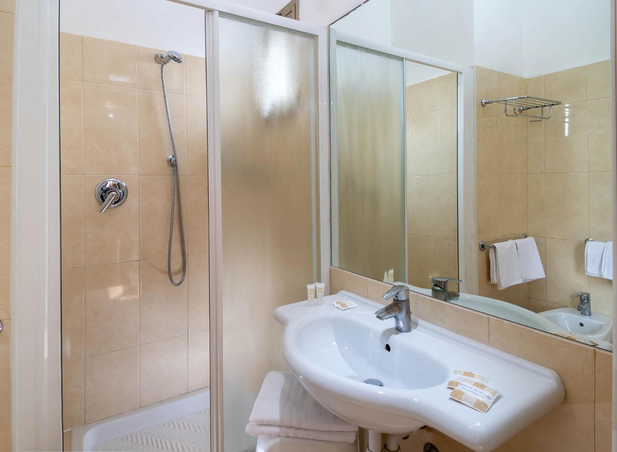 Deluxe Double or Twin Room Pool View