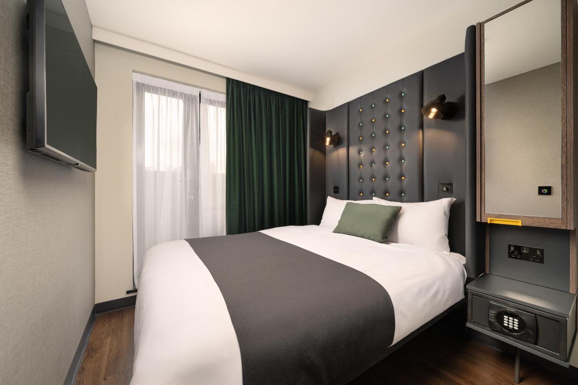 Cosy Double Room Window,1681764950:JPEG