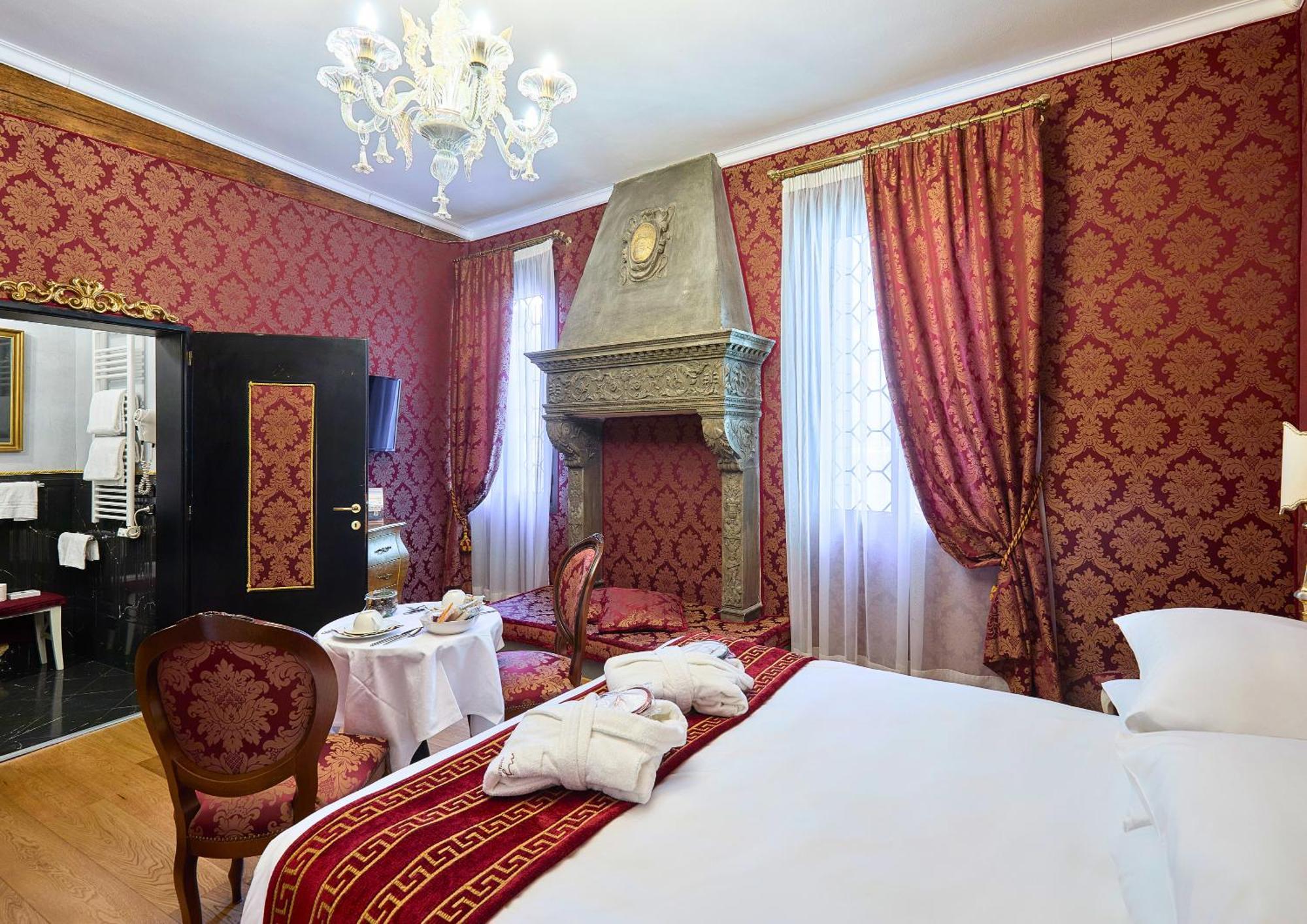 Deluxe Double Room,1681781133:JPEG