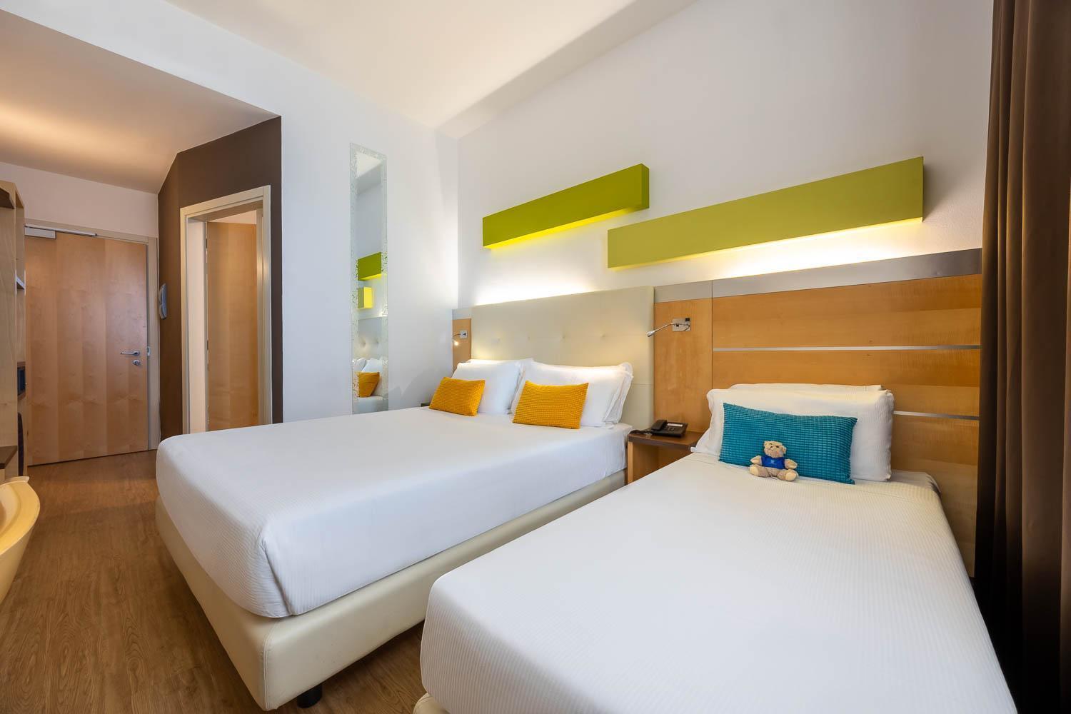 Triple Room,1683803230:JPEG