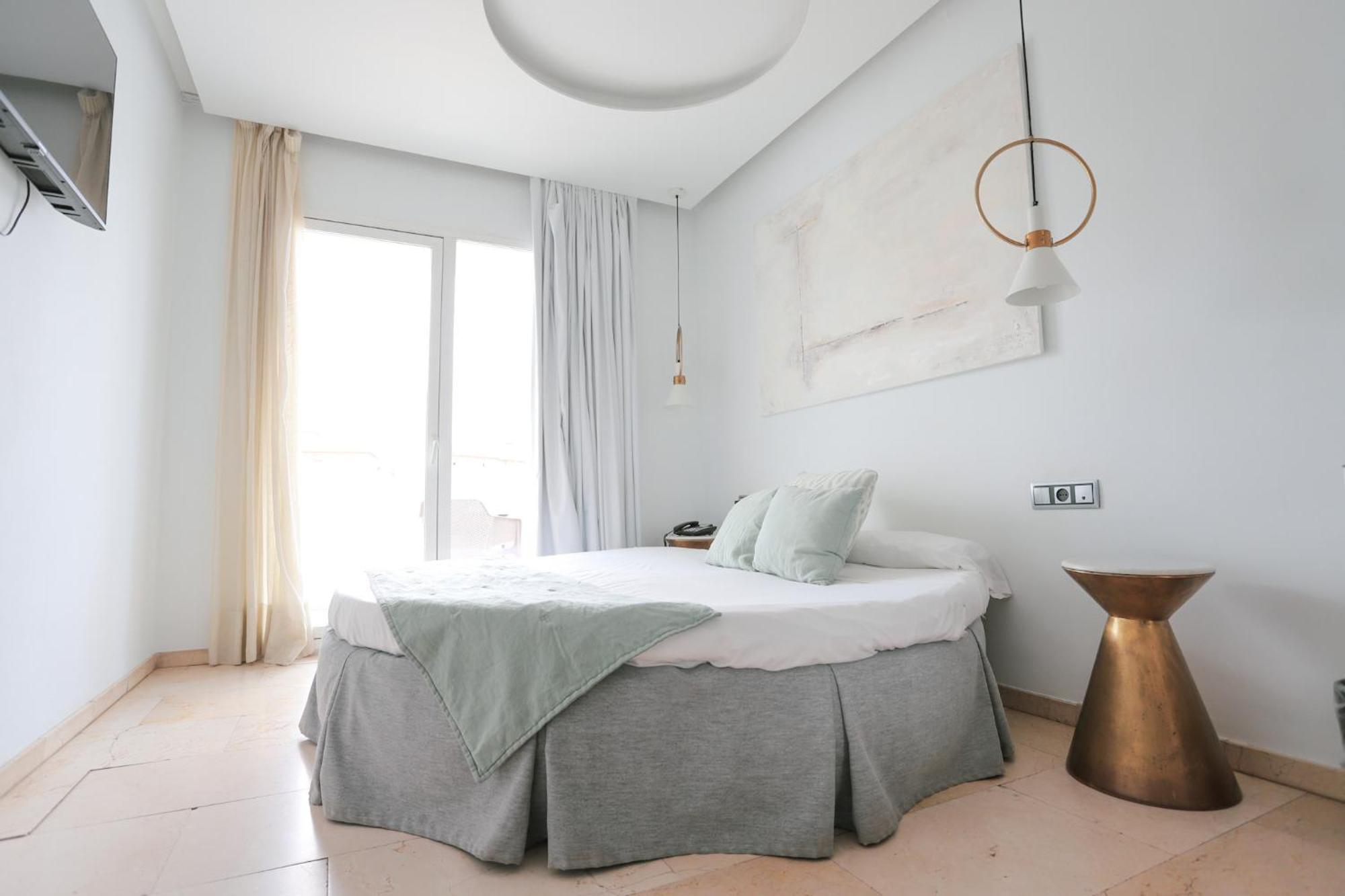 Romantic Room,1683805872:JPEG