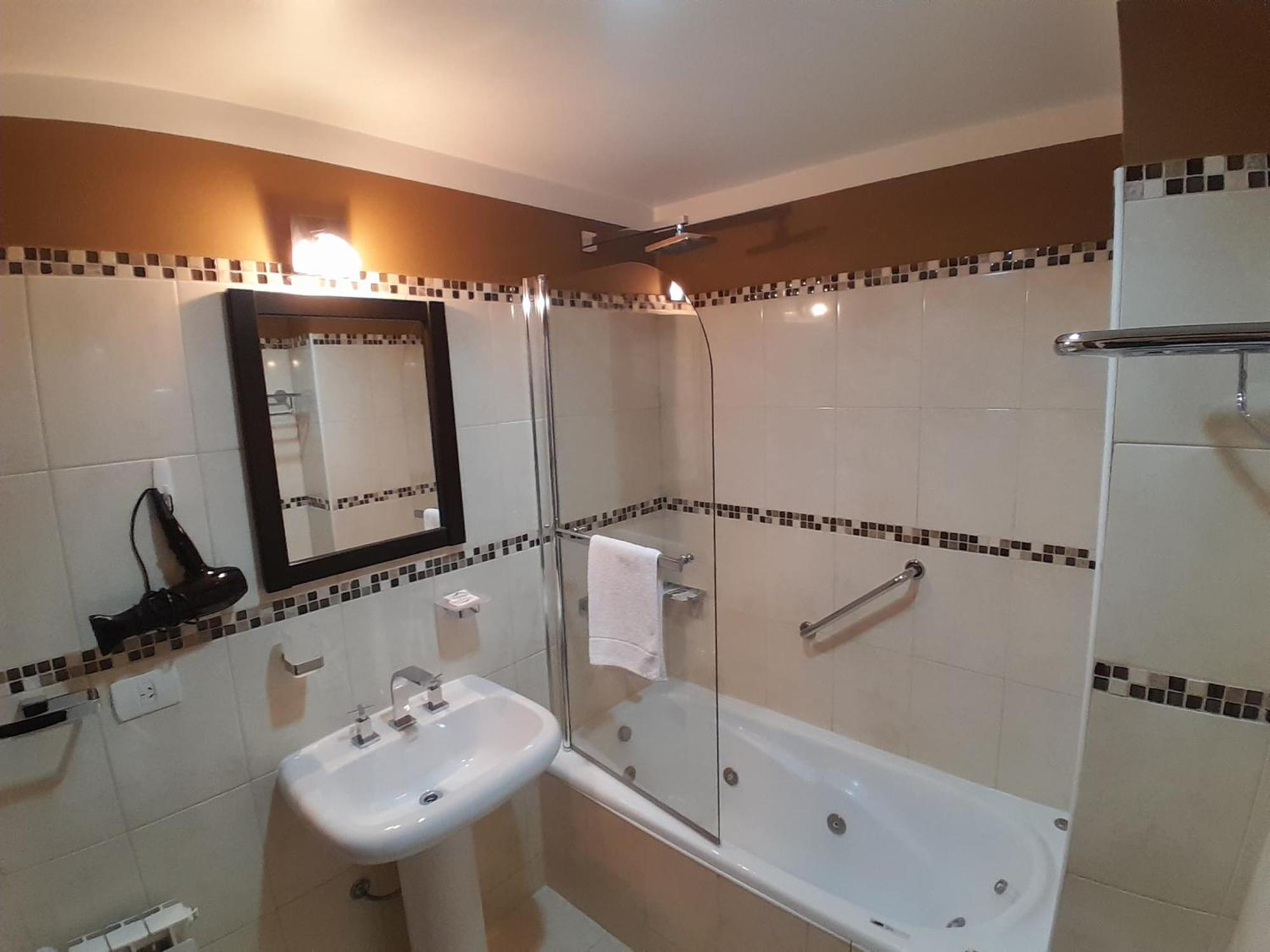 Queen Room,1683872116:JPEG
