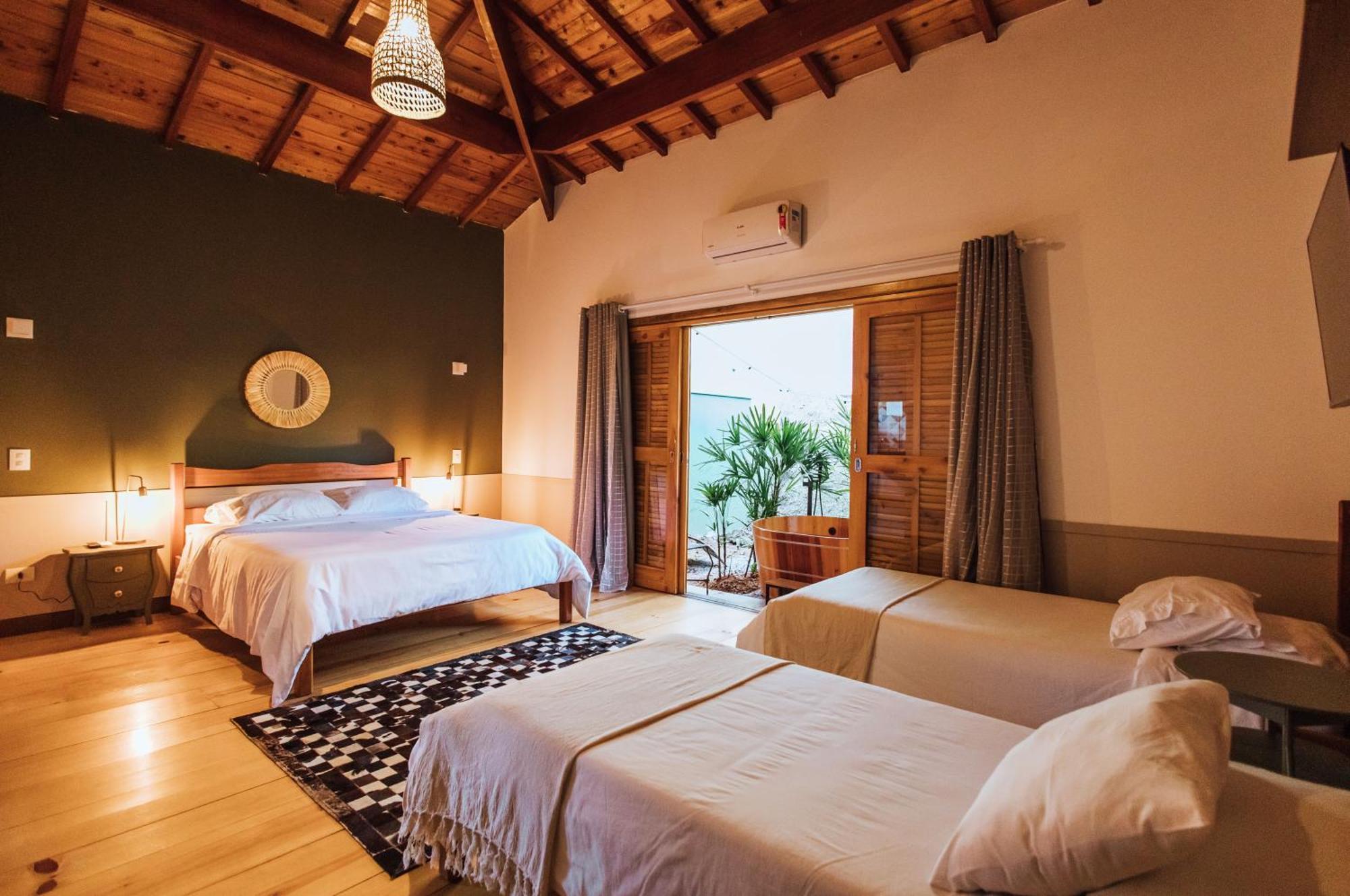 Quarto Família com Vista para o Jardim