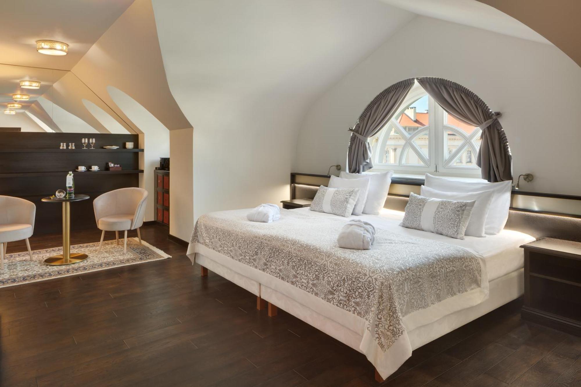 Junior Suite,1614775889:JPEG