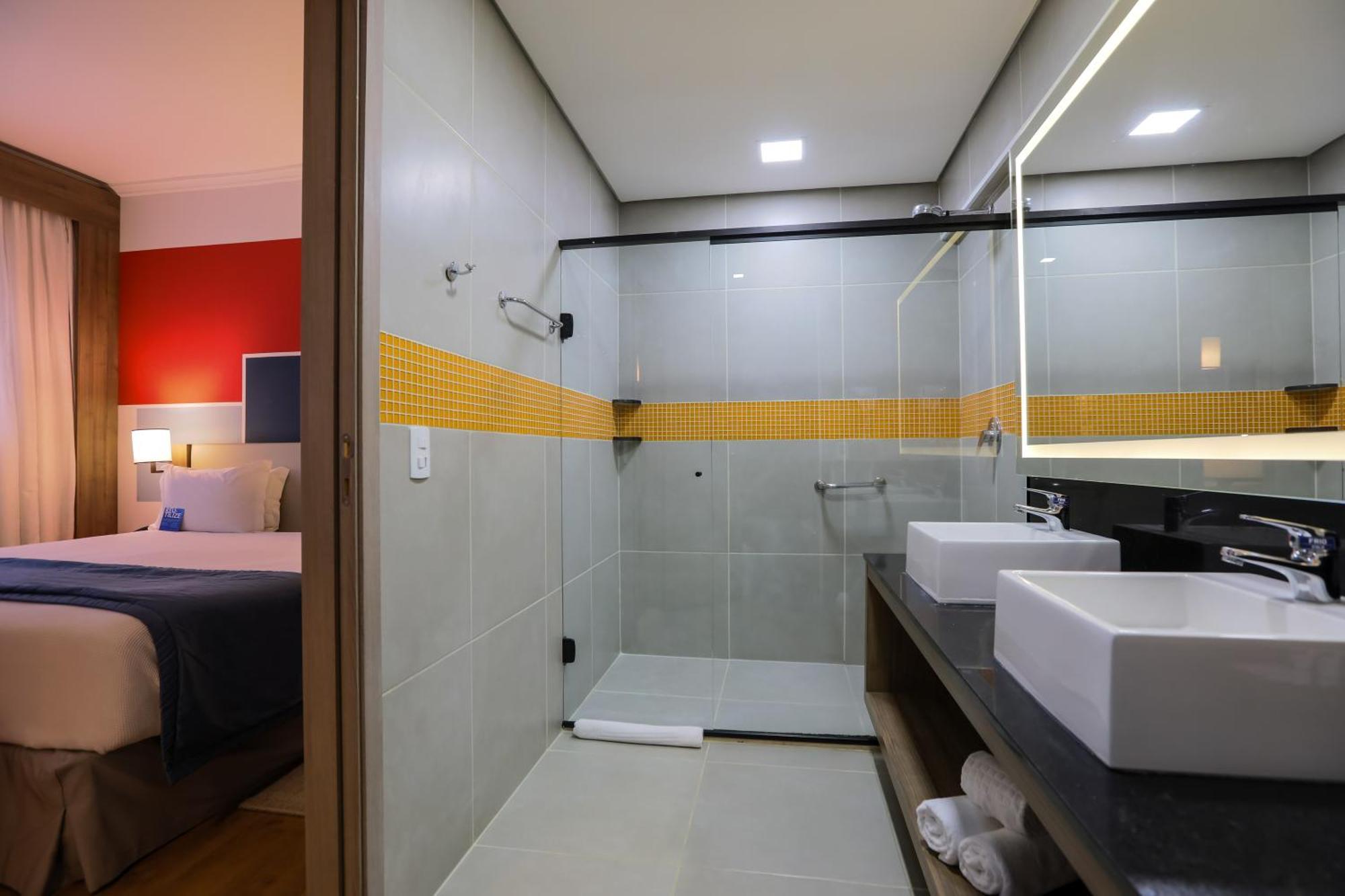 Quarto Fitness com Cama Queen-size - Não Fumantes