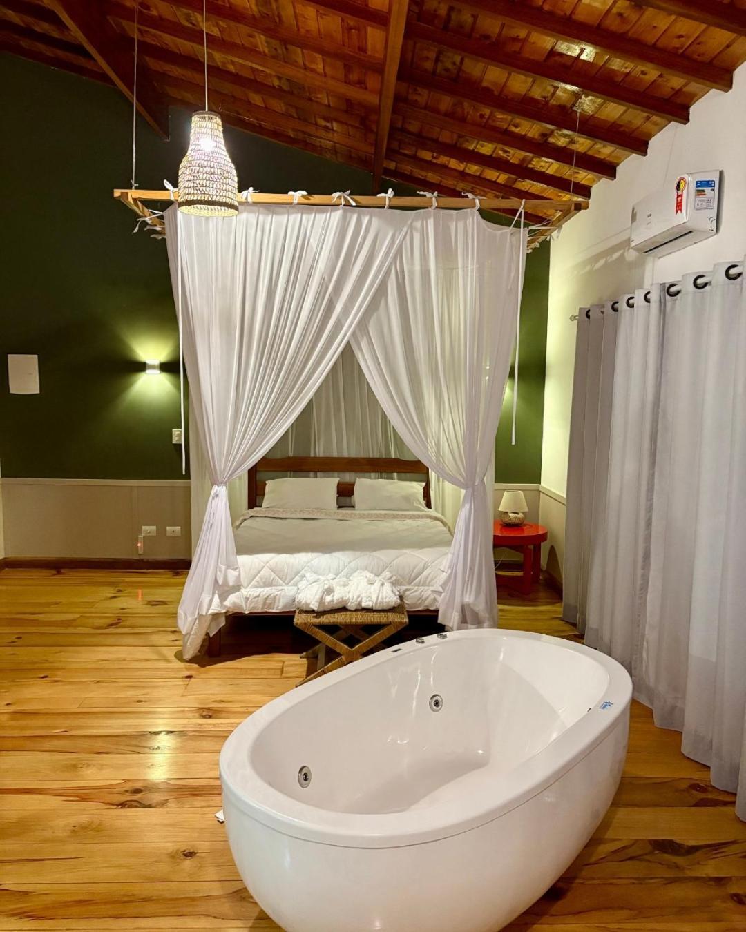 Deluxe Suite Spa Bath,1685167318:JPEG