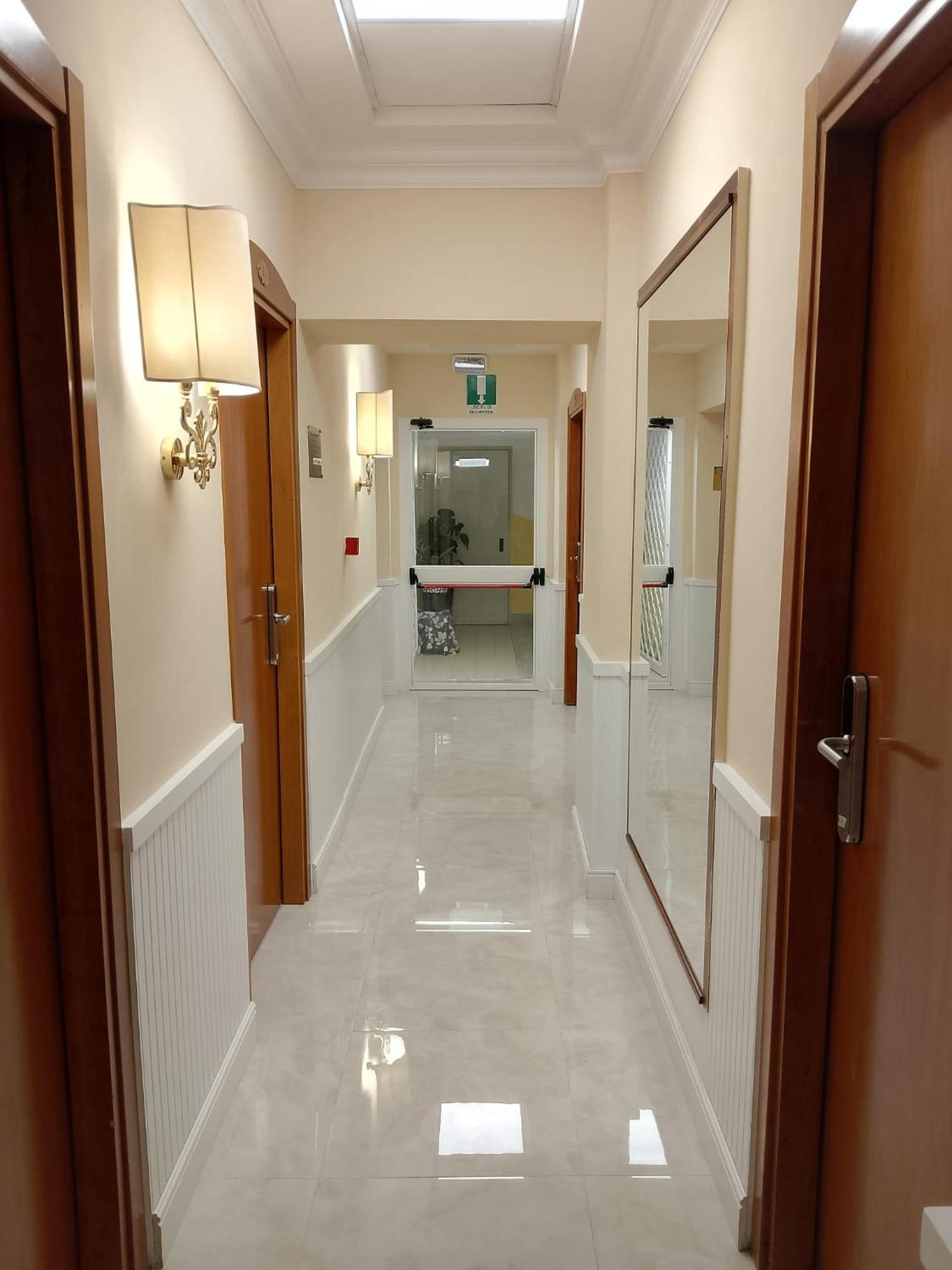Twin Room Bath,1686066457:JPEG