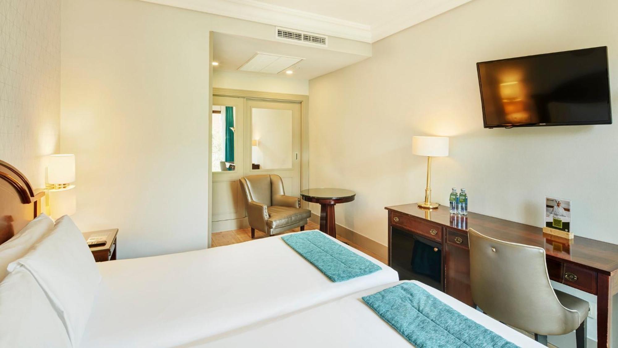 Twin Room,1686421927:JPEG