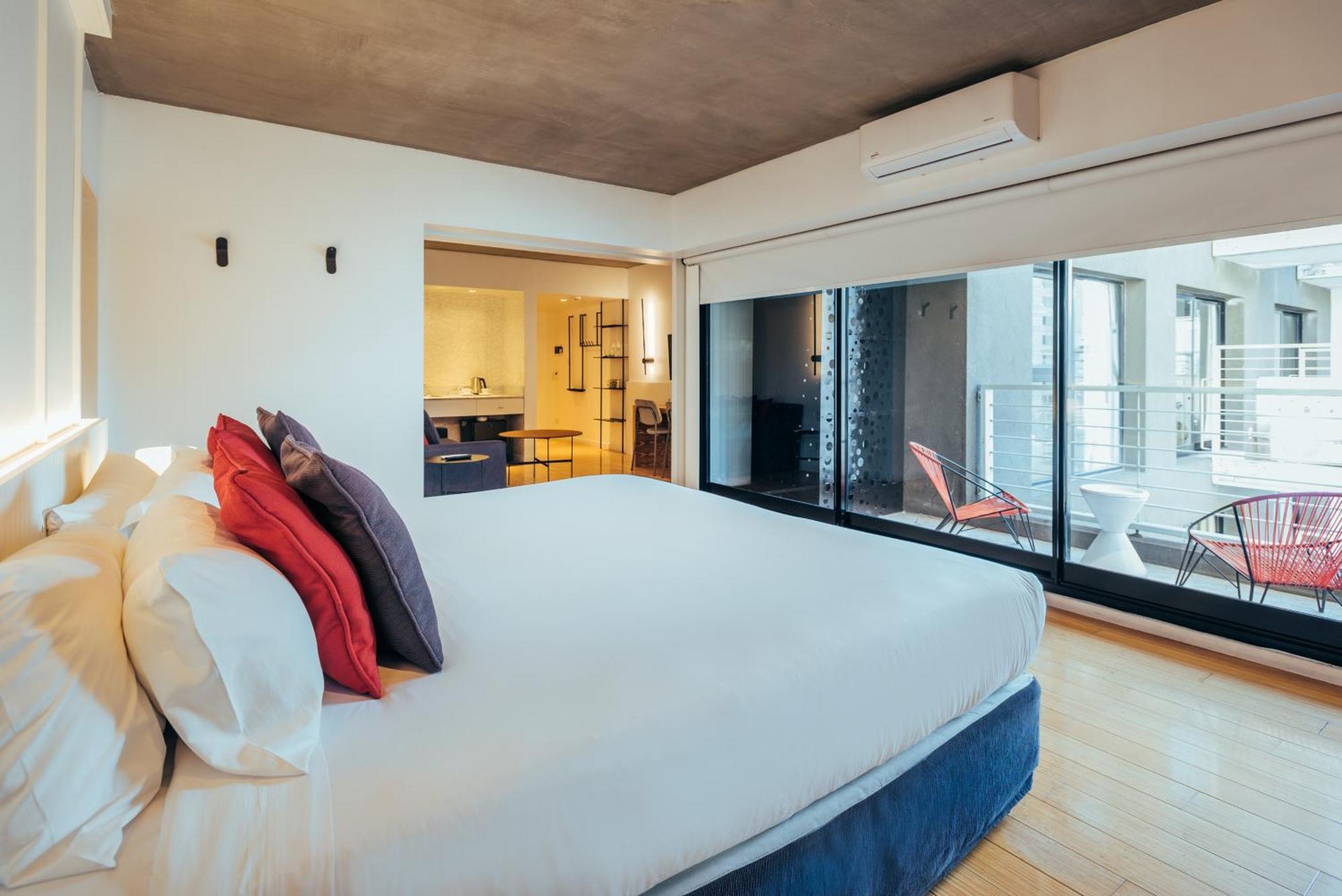 One-Bedroom Suite Balcony,1686458064:JPEG