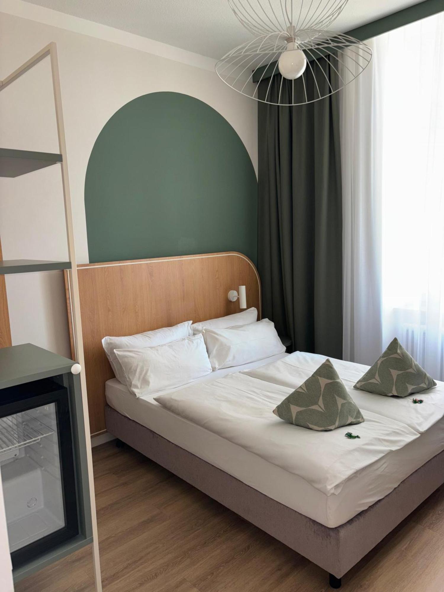 Small Double Room,1687454965:JPEG