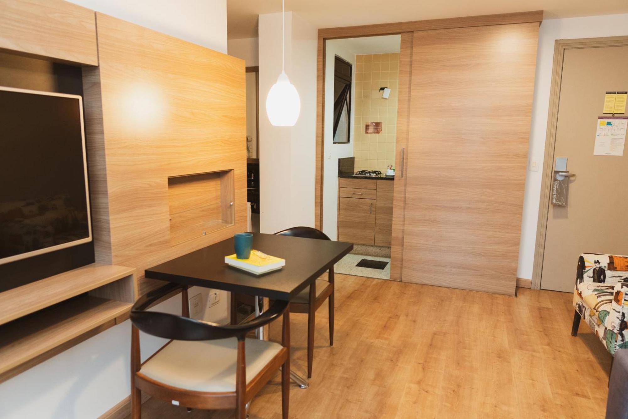 Premium Casal 1 Cama Queen e 1 Sofá Cama com sacada
