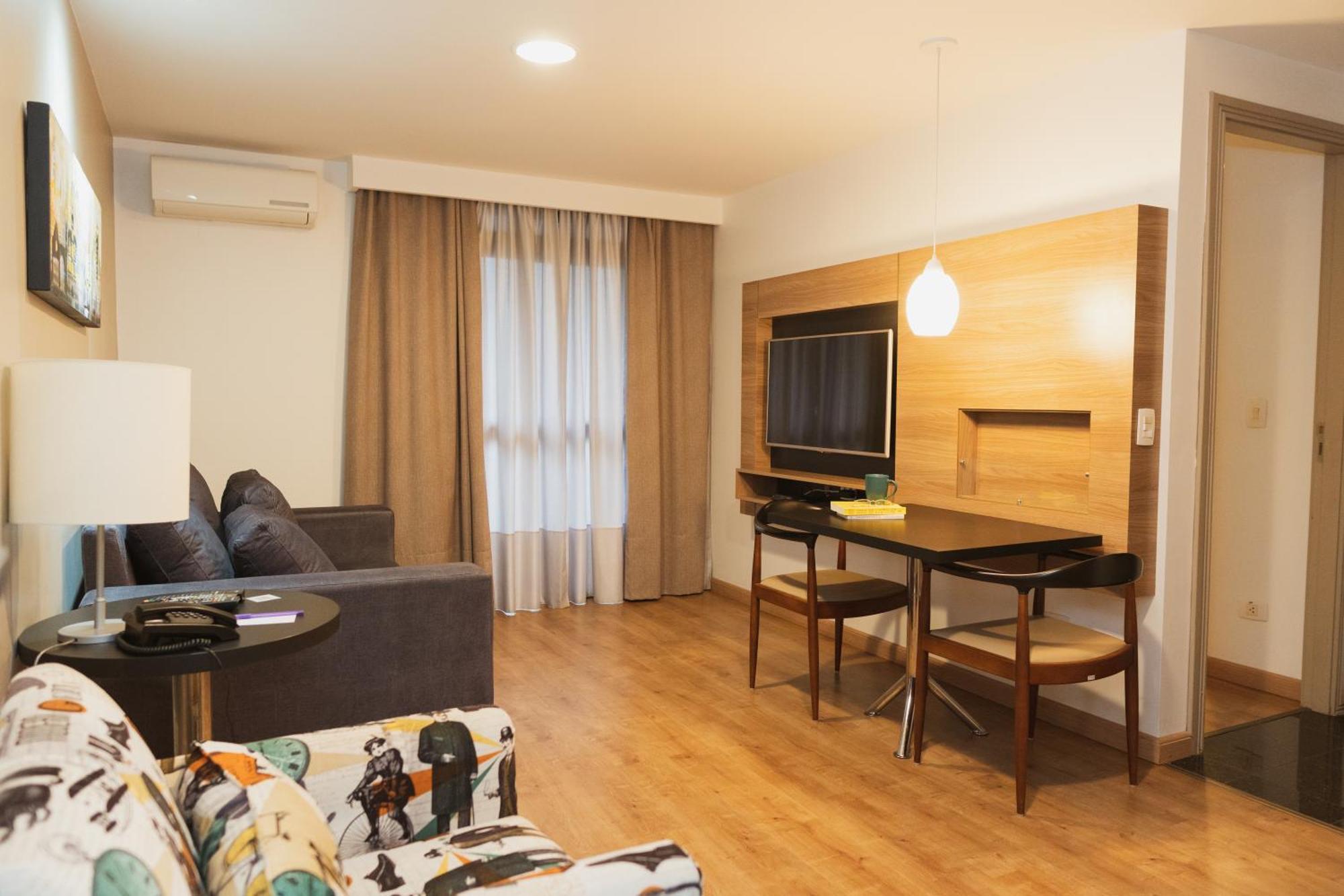 Luxo Twin 2 Camas Solteiro e 1 Sofá Cama com sacada