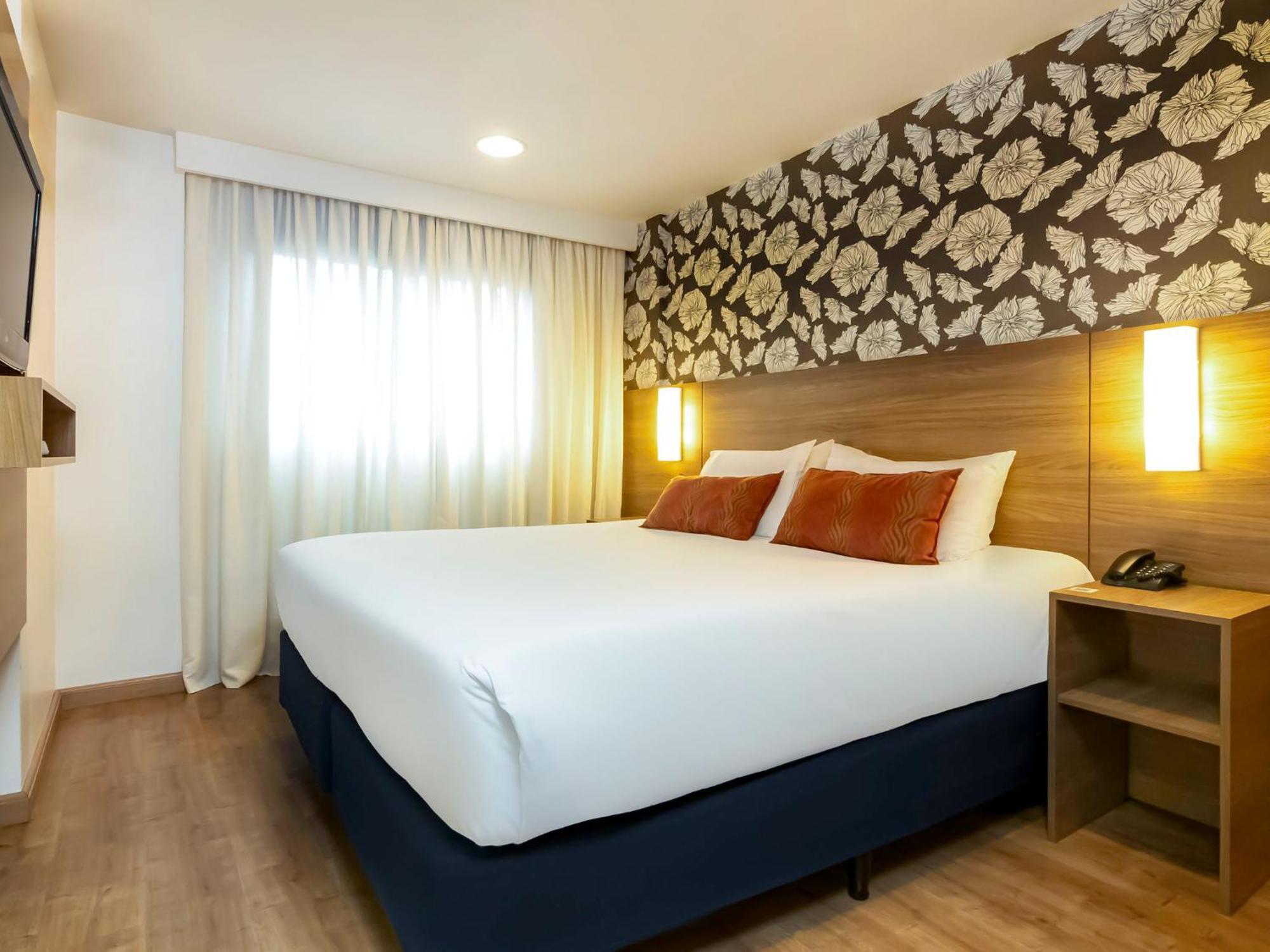 Premium Casal 1 Cama Queen e 1 Sofá Cama com sacada,1687456348:JPEG