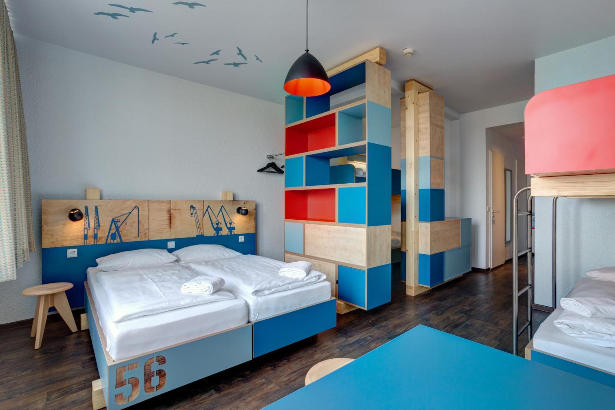 6-Bed Room