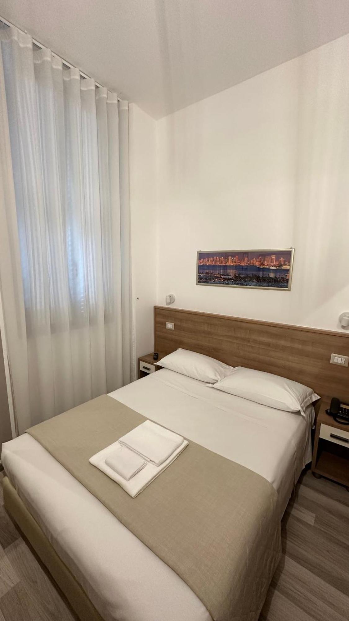 Small Double Room,1689833644:JPEG