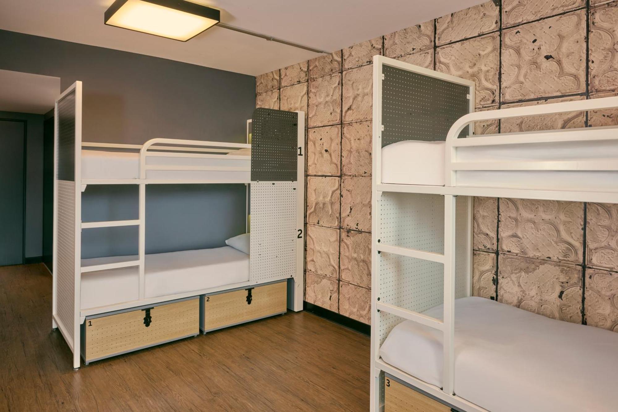 Bed 4 bed Dorm,1689858926:JPEG