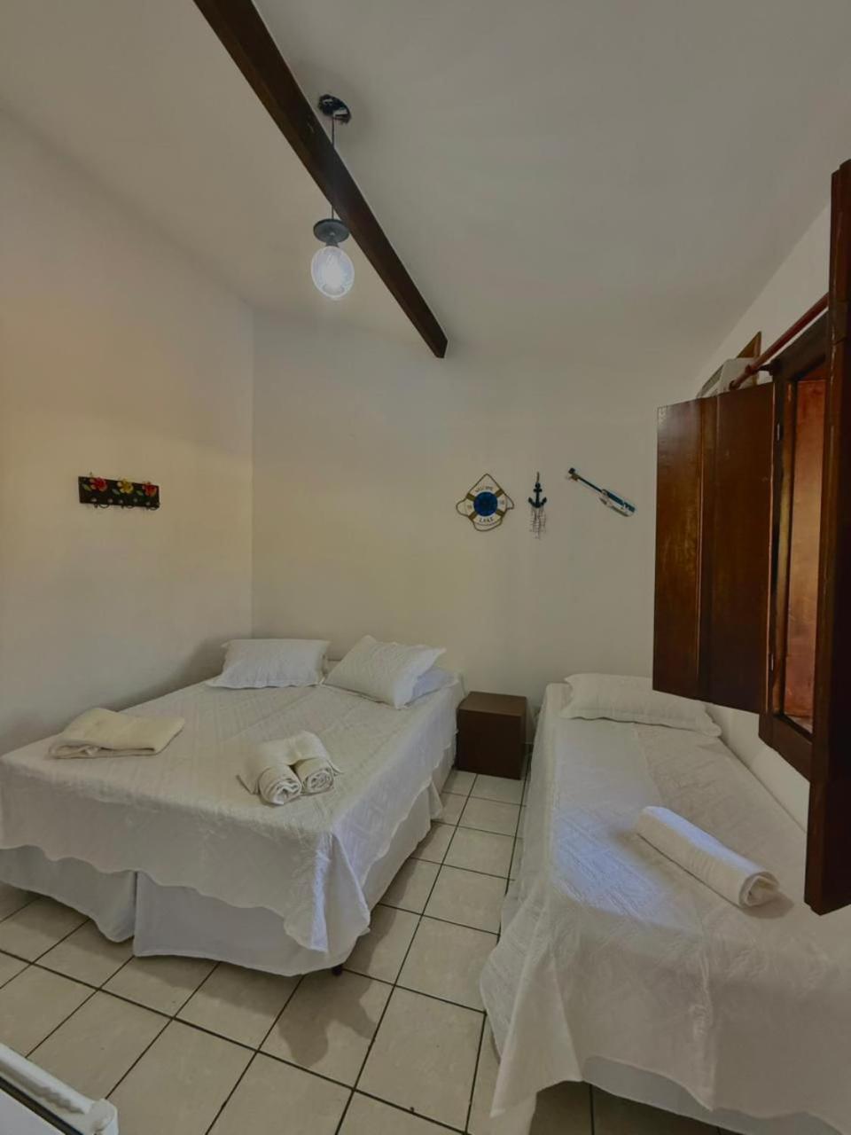 Quarto Triplo com Banheiro Privativo