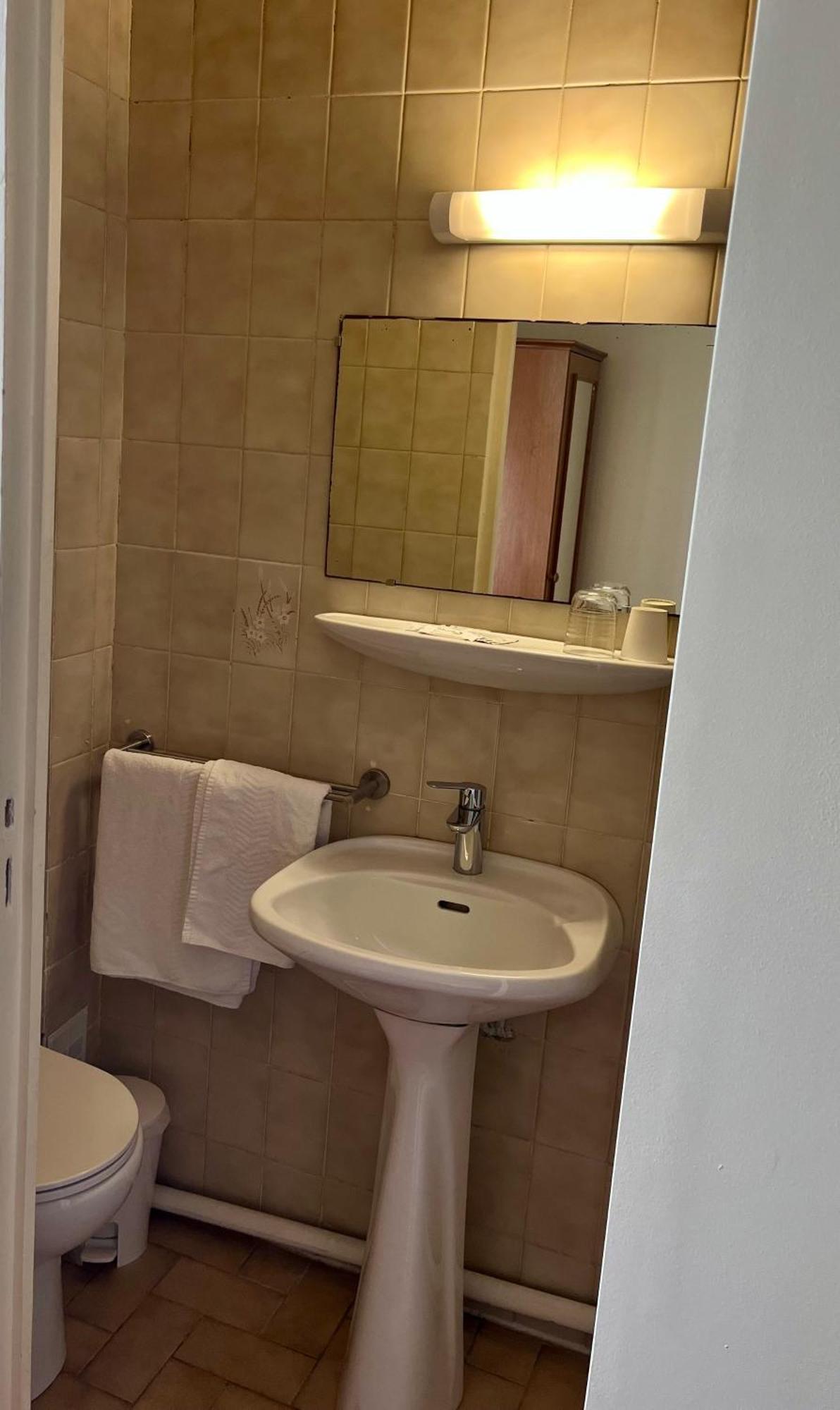 Single Room,1690952311:JPEG