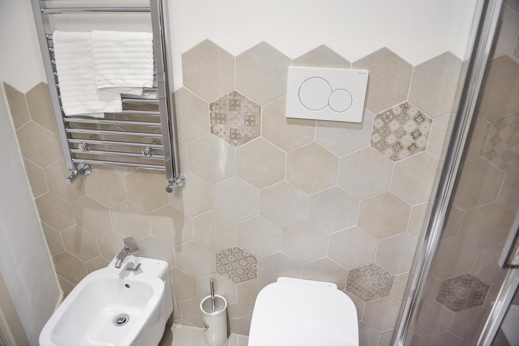 Double or Twin Room Private Bathroom