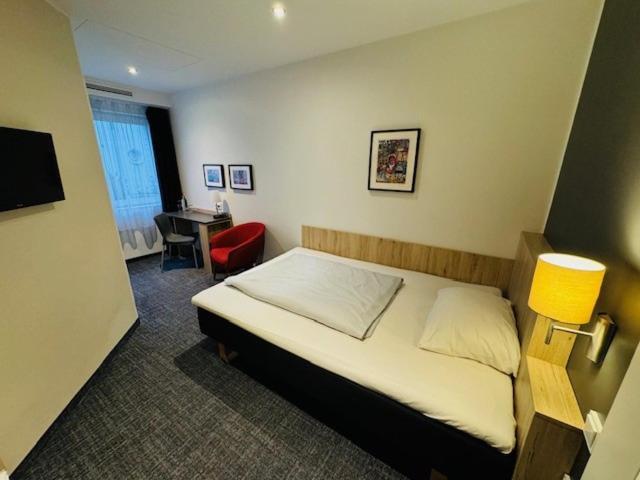 Single Room,1691982043:JPEG