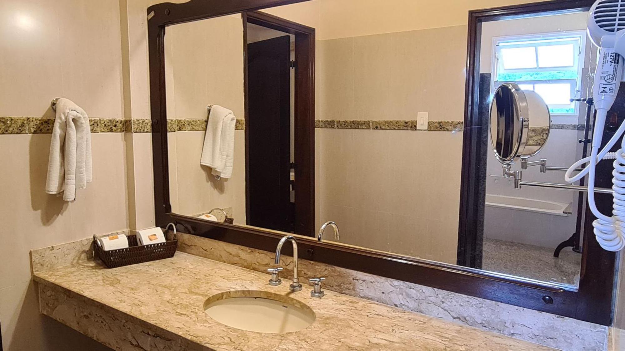 Quarto Deluxe com Cama de Casal ou 2 de Solteiro