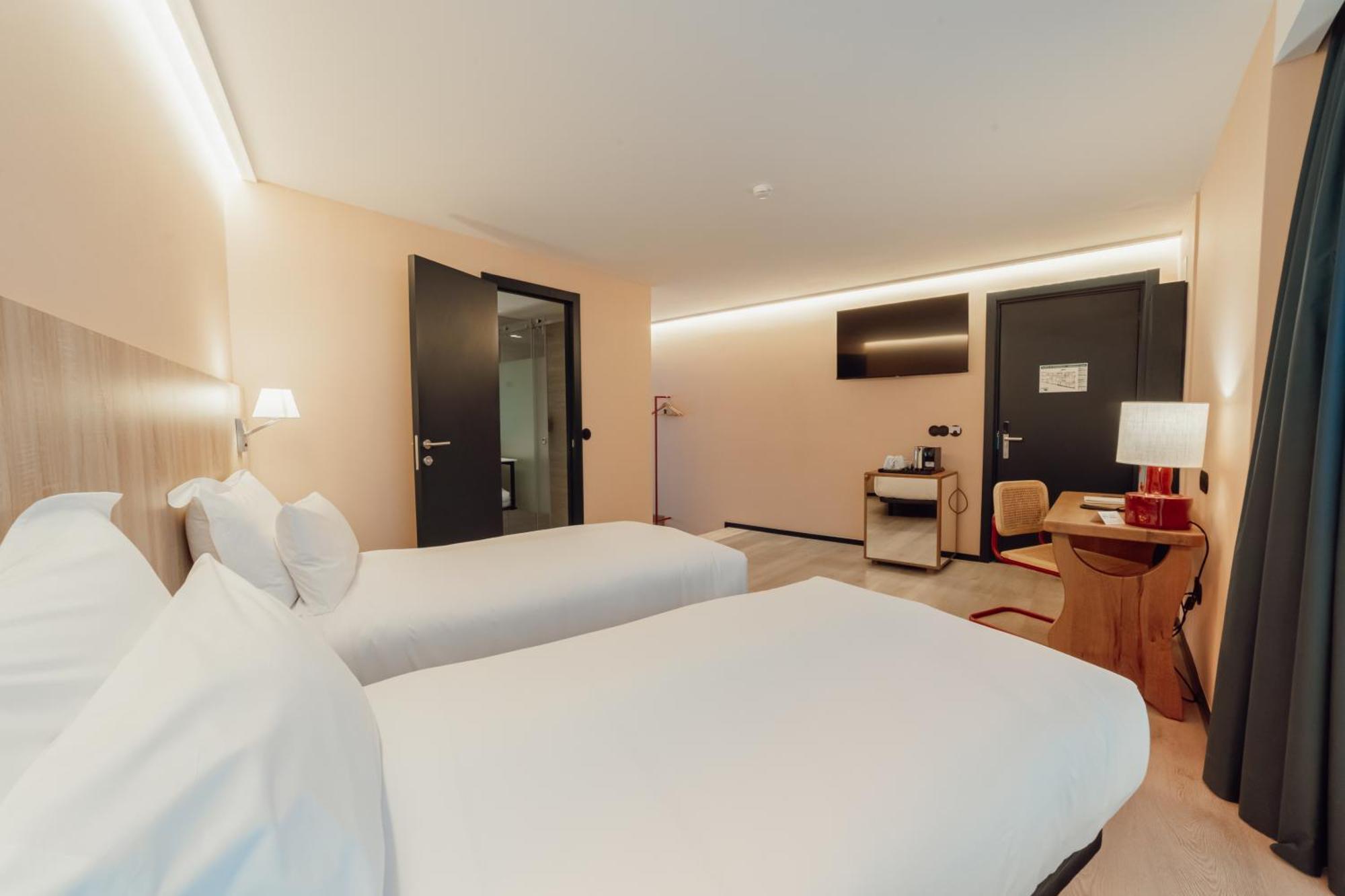 Family Room,1693856246:JPEG