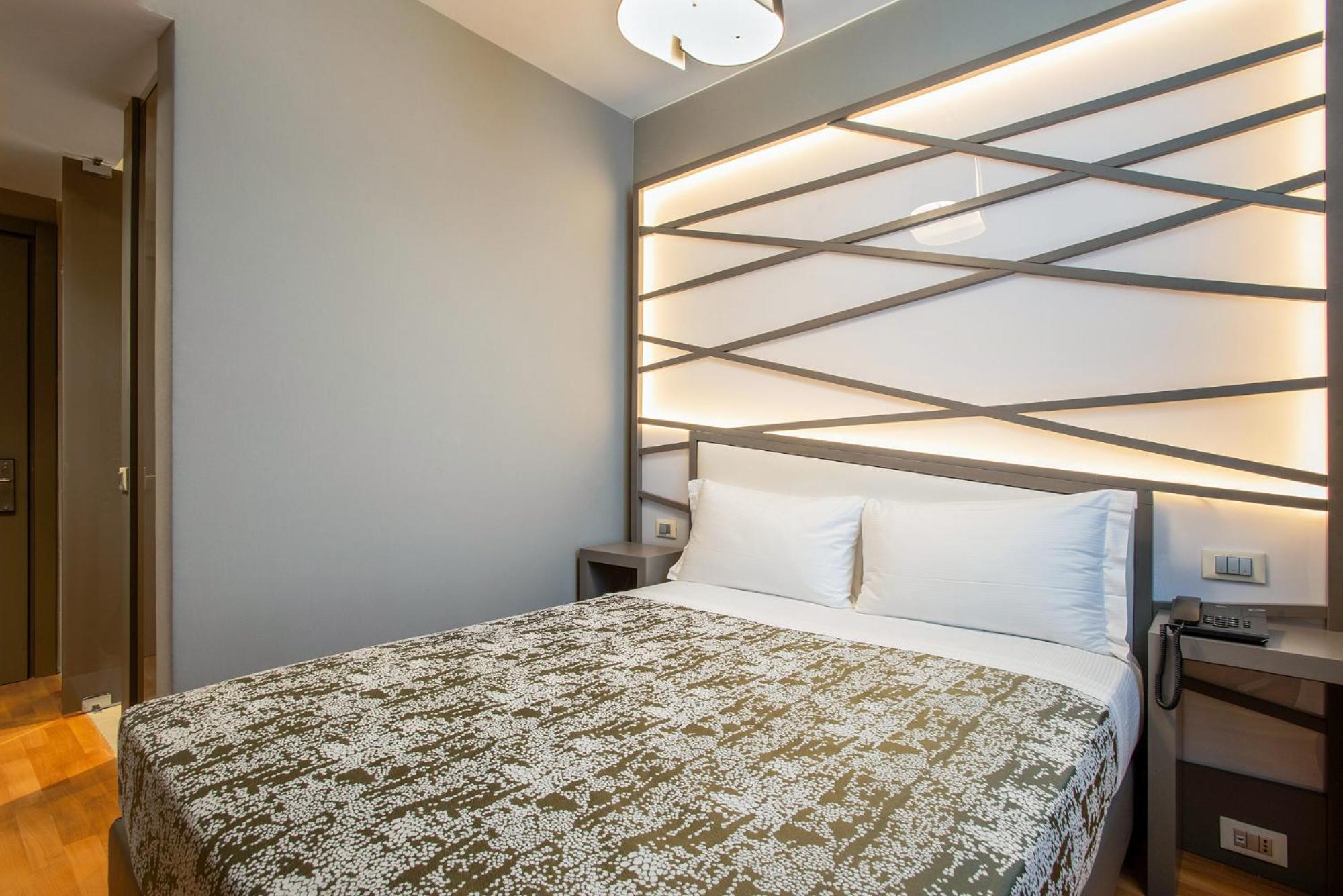 Small Double Room,1740662862:JPEG