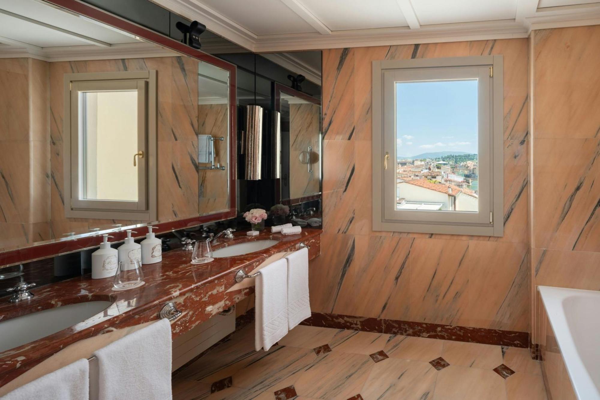 Belvedere King Suite Terrace River View
