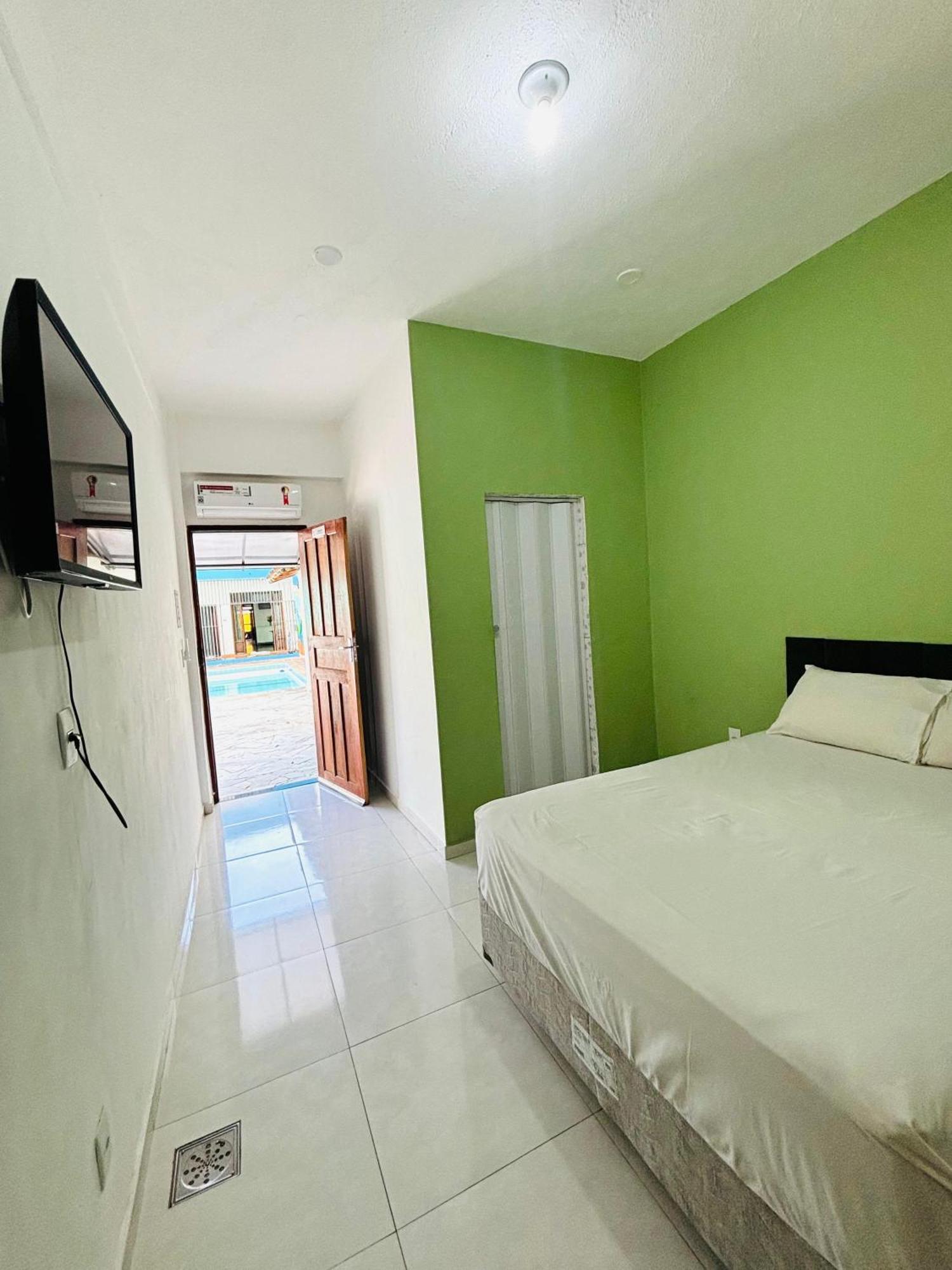 Queen Room,1695801719:JPEG