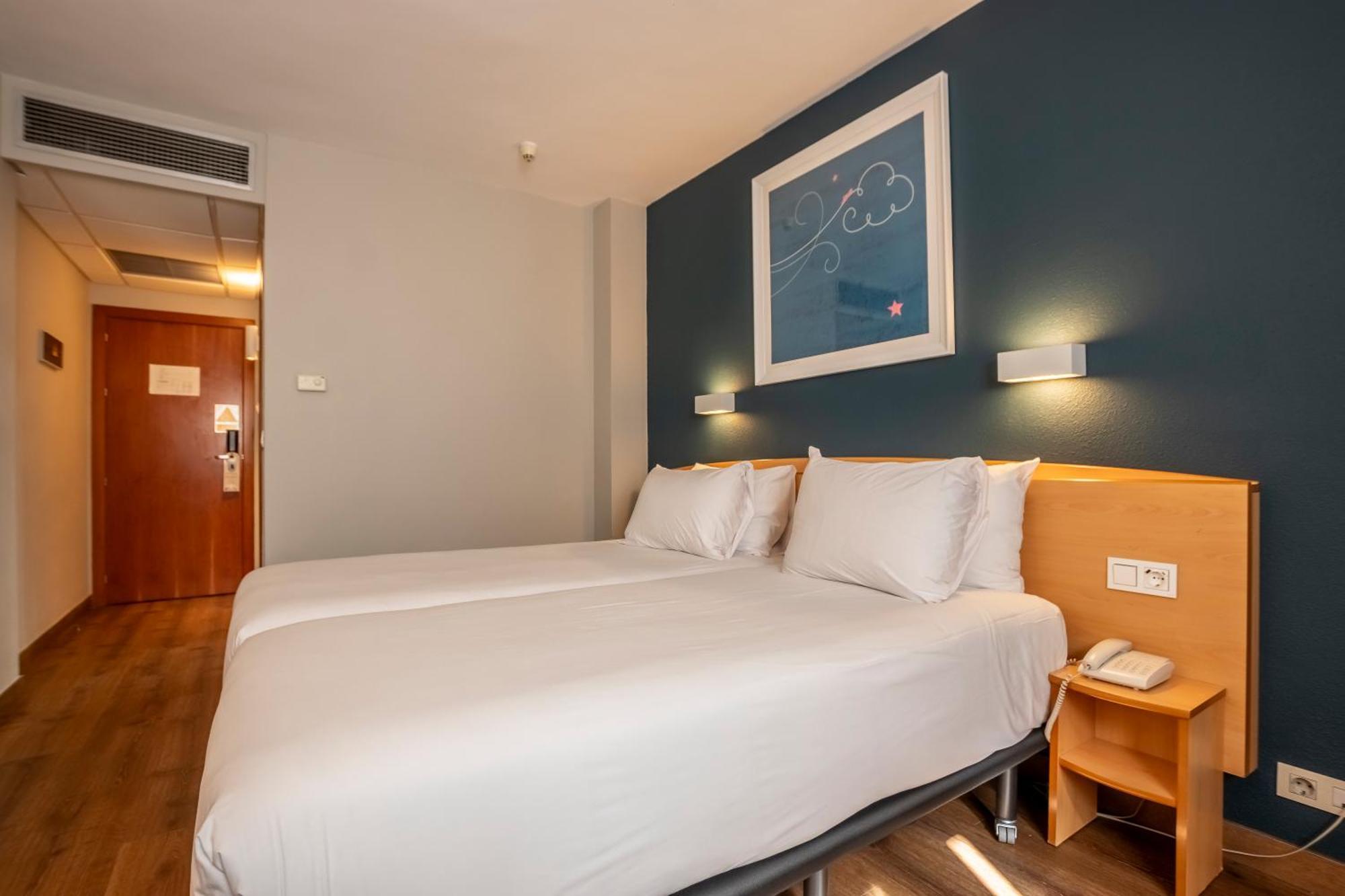 Twin Room,1697787812:JPEG