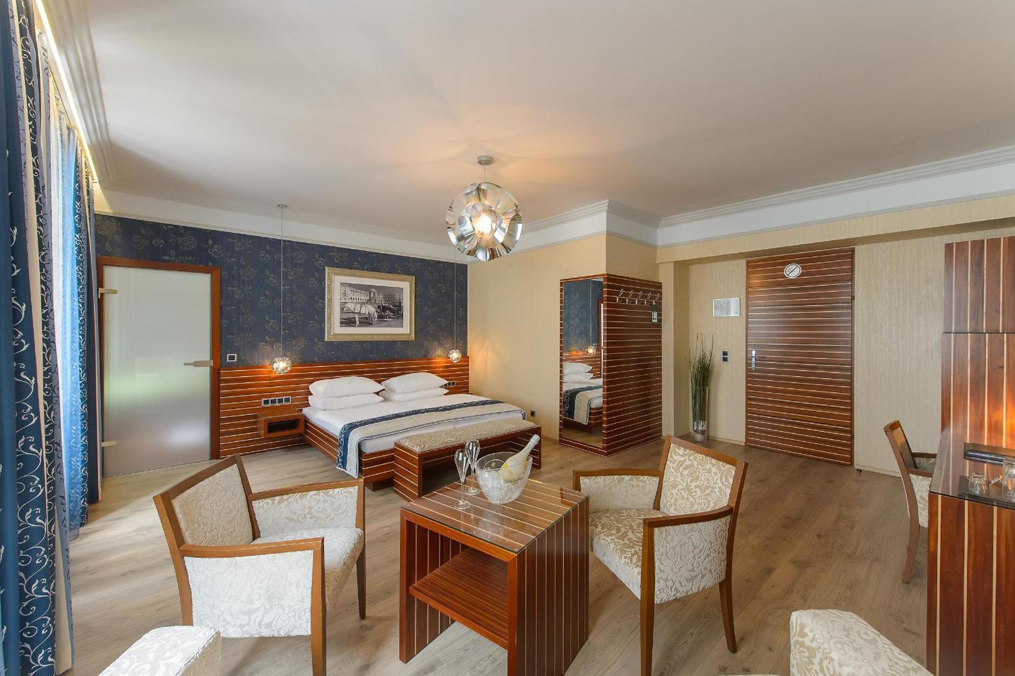 Luxury Junior Suite,1697806615:JPEG