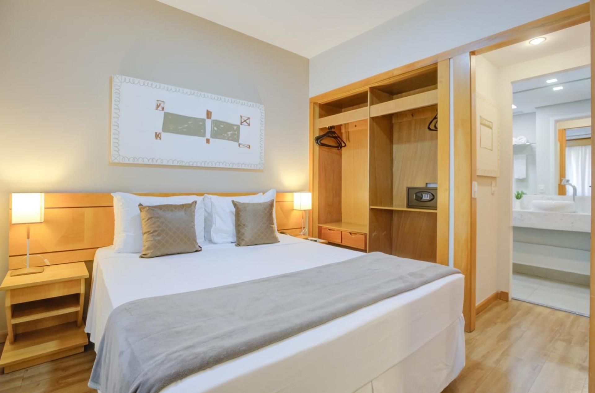 Deluxe Room,1697811183:JPEG