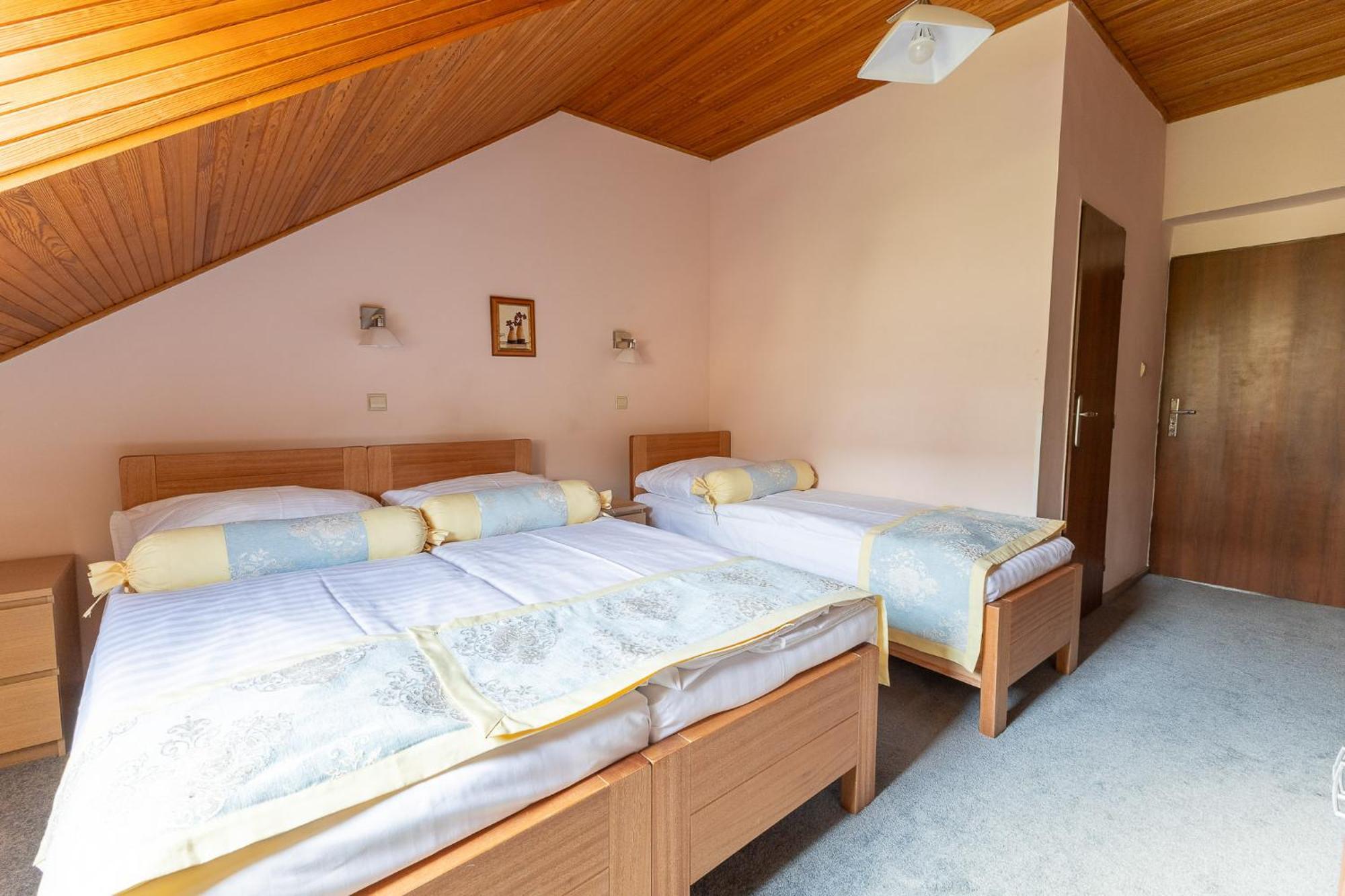 Triple Room,1697918794:JPEG