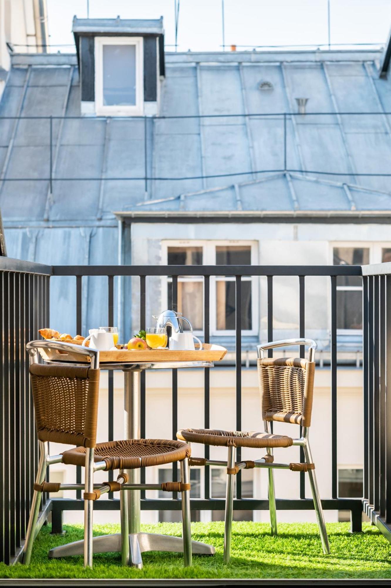 Family Room Balcony,1698111876:JPEG