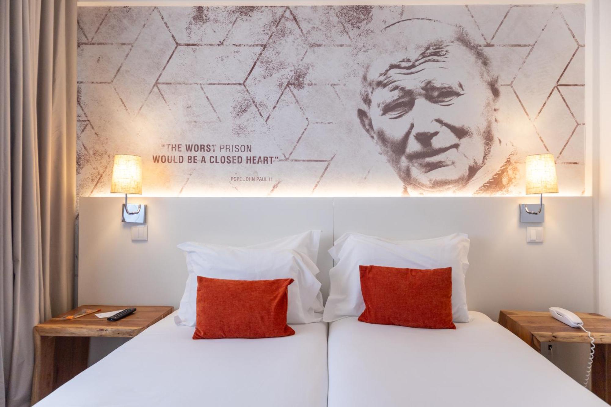 Standard Twin Room,1698568450:JPEG