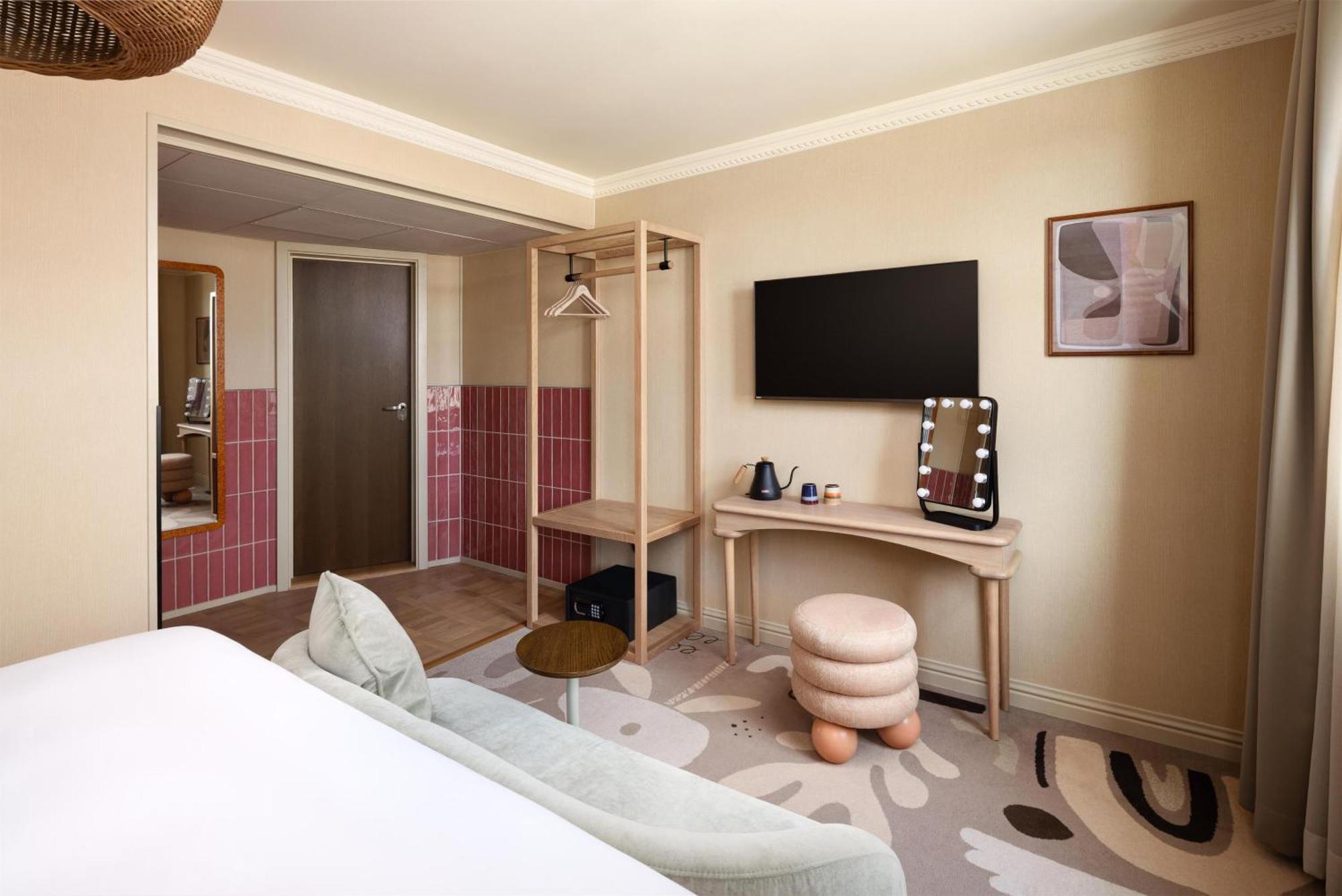 Deluxe Room,1742579857:JPEG