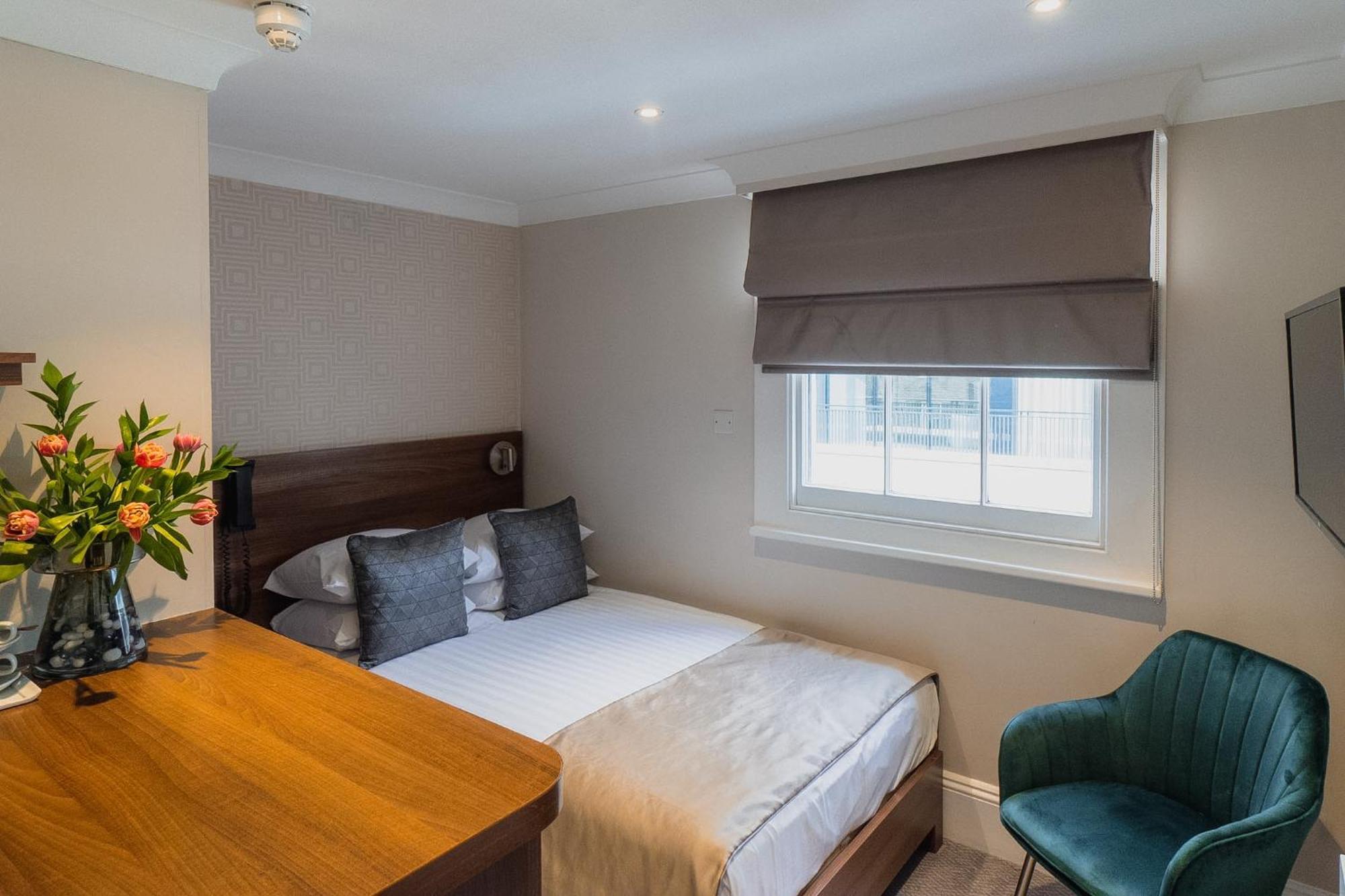 Small Double Room,1742594298:JPEG