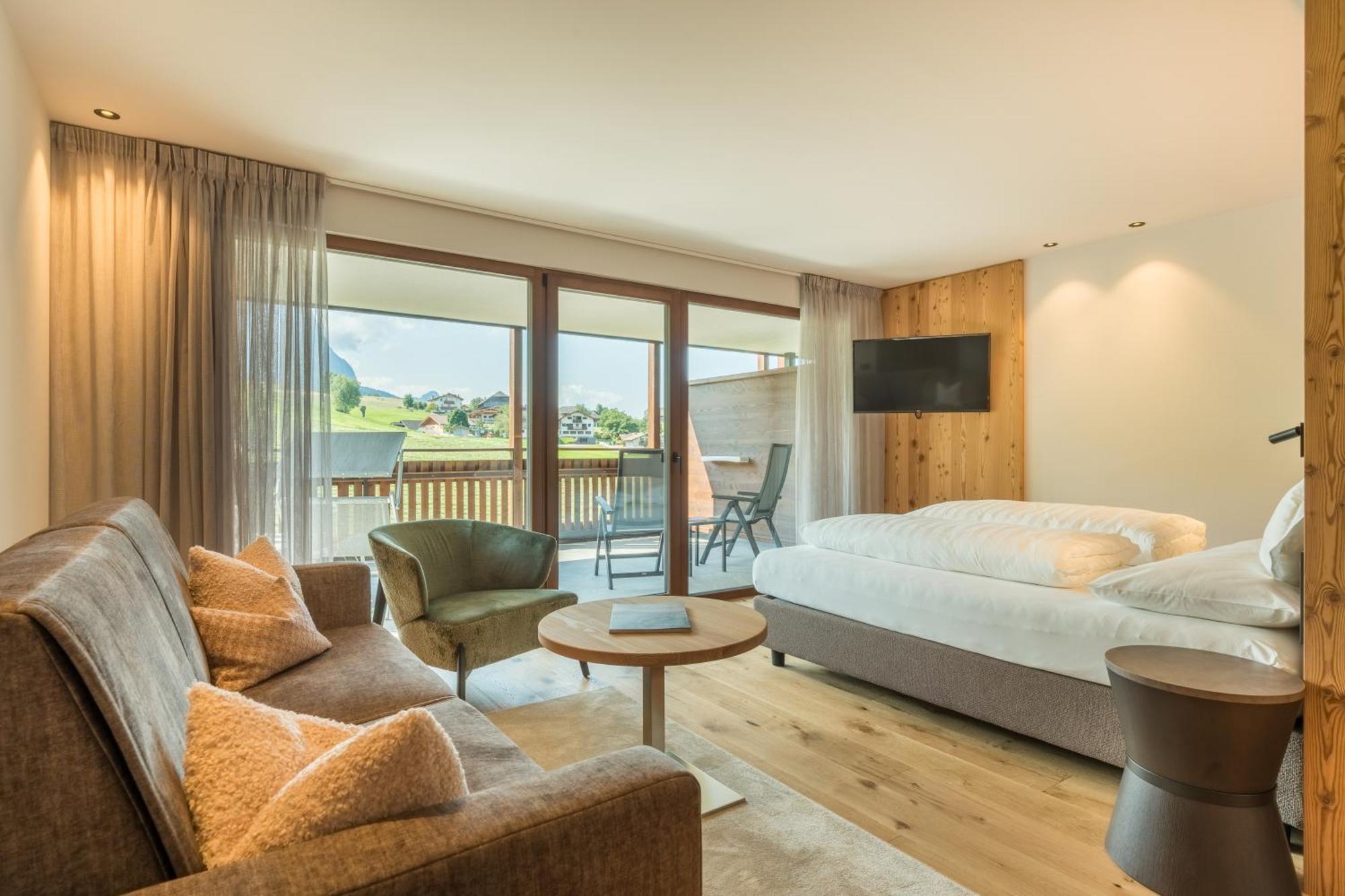Junior Suite Mountain View