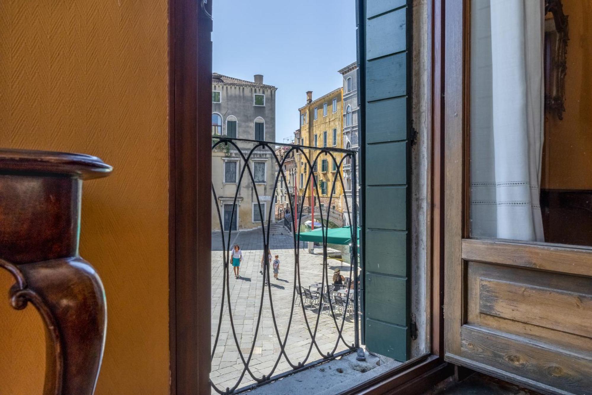 King Suite with Balcony,1698949465:JPEG