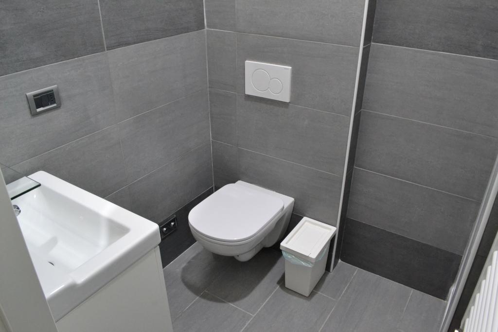 Double Room Private Bathroom,370496398:JPEG