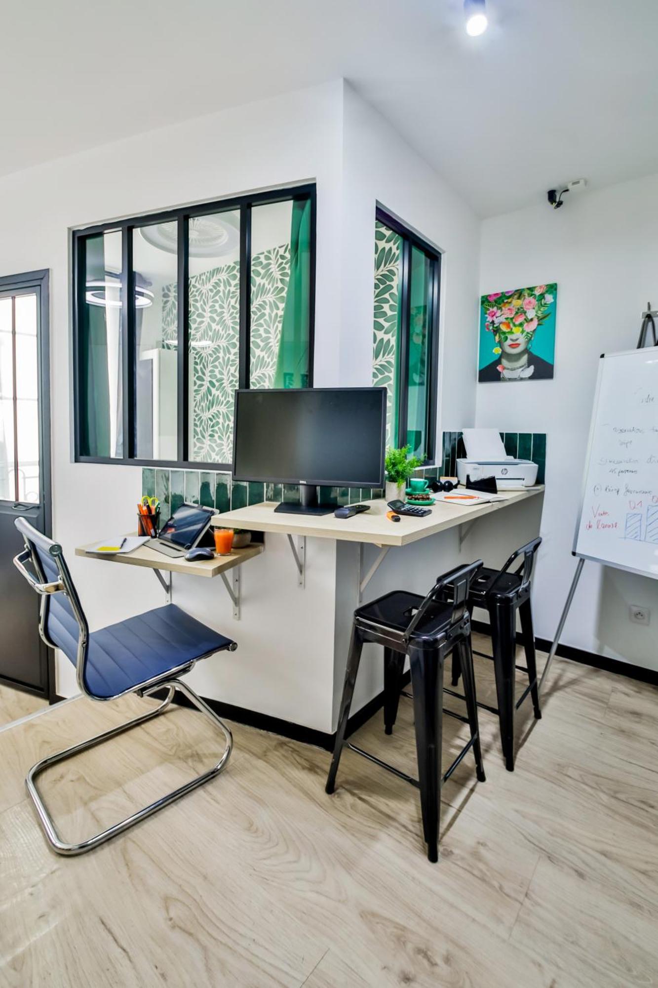 Standard Studio,1699471726:JPEG