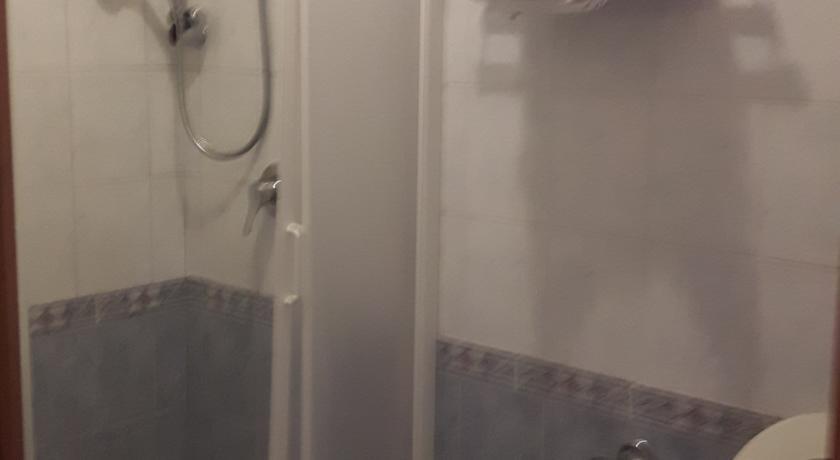 Single Room Bathroom,170085438:JPEG