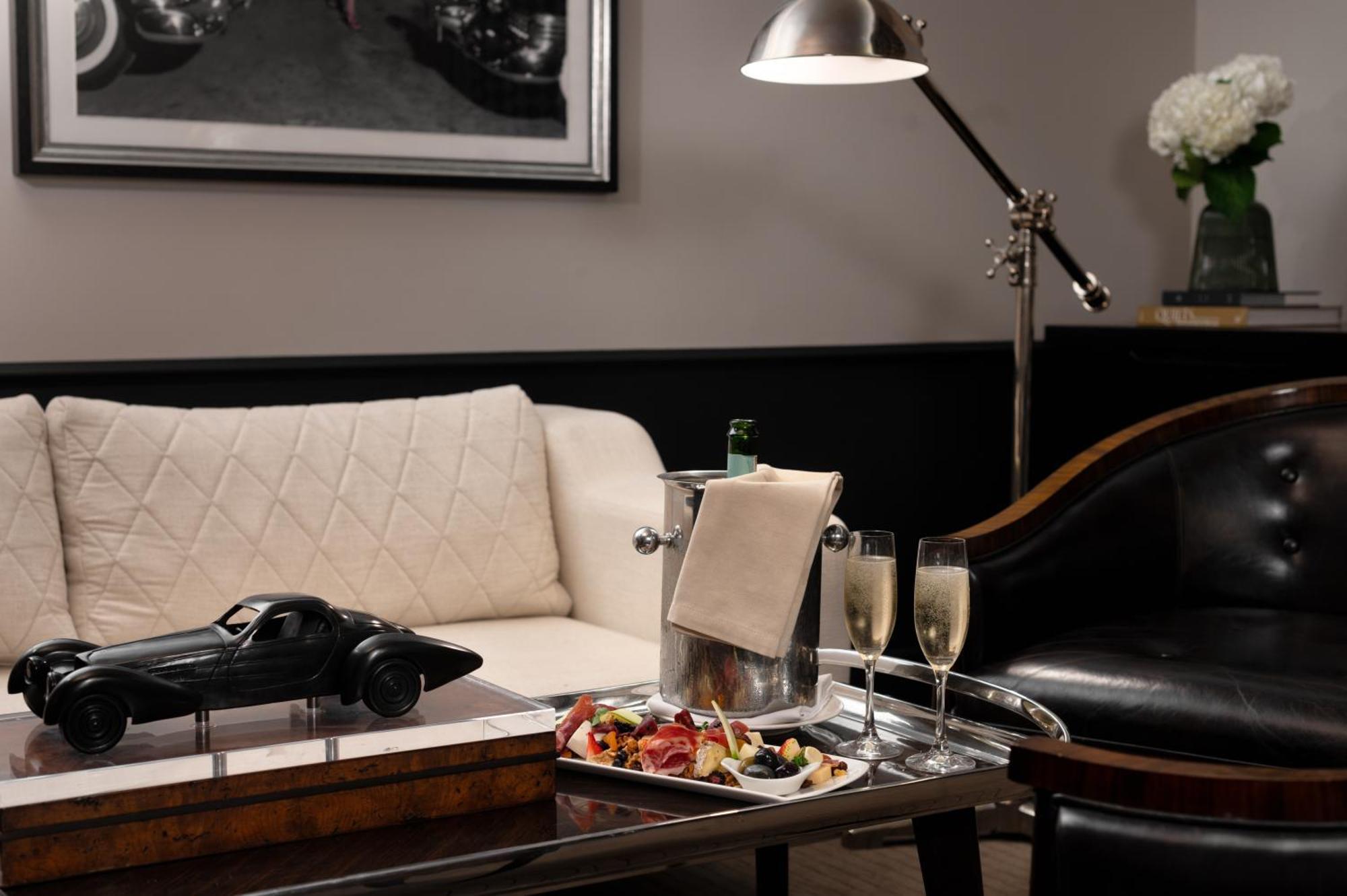 Standard Double Suite