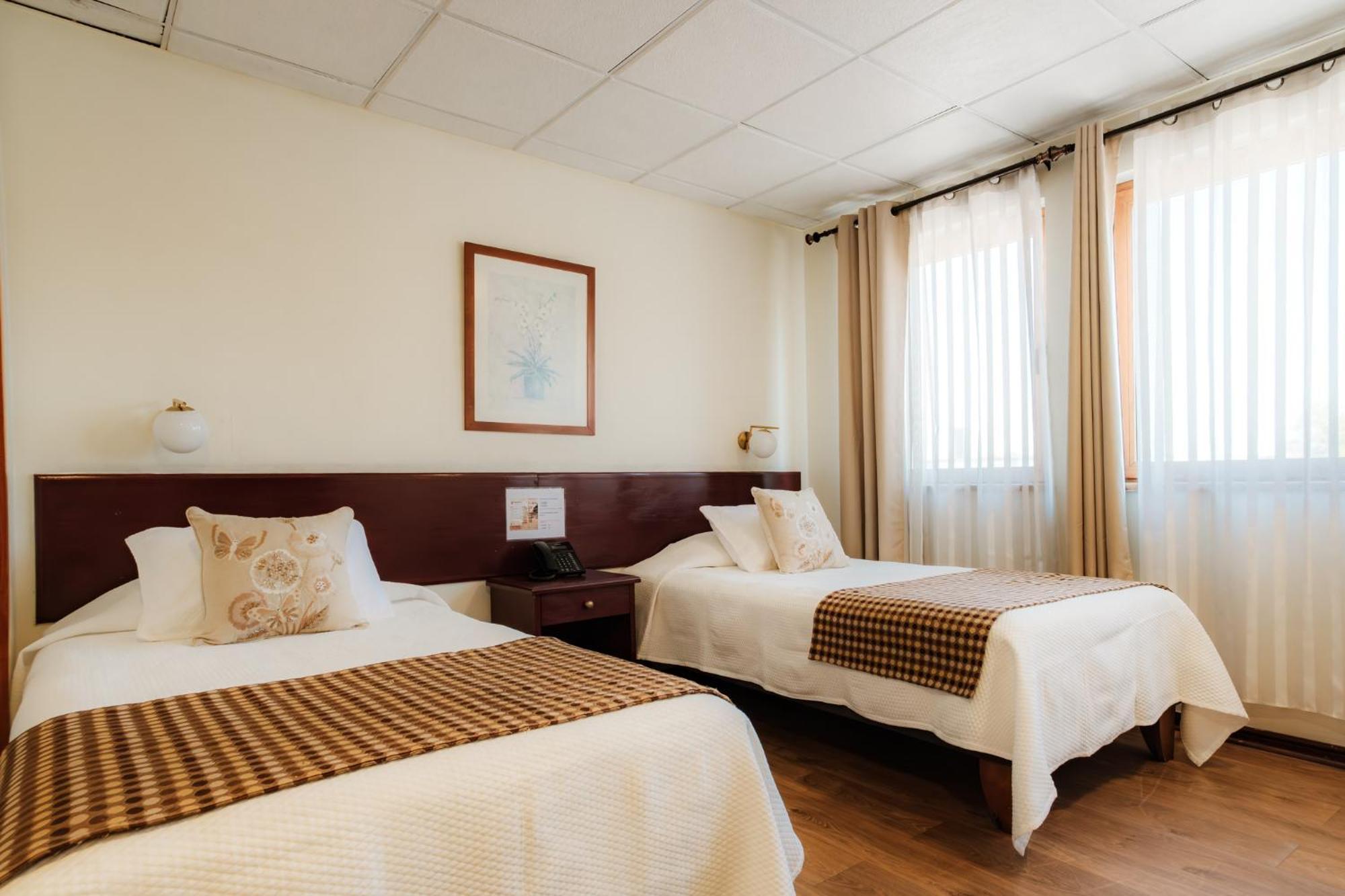 Twin Room,1703582048:JPEG