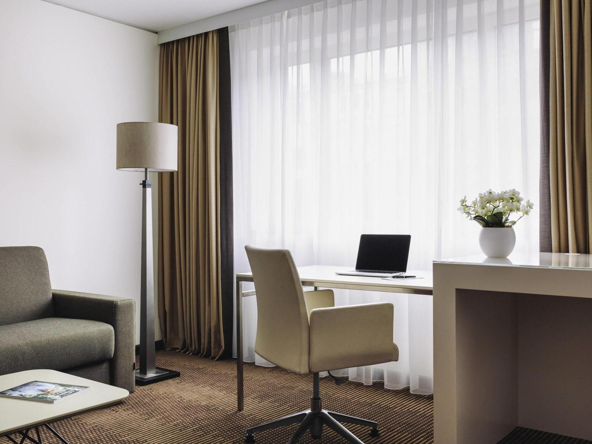 Junior Suite,1729980093:JPEG